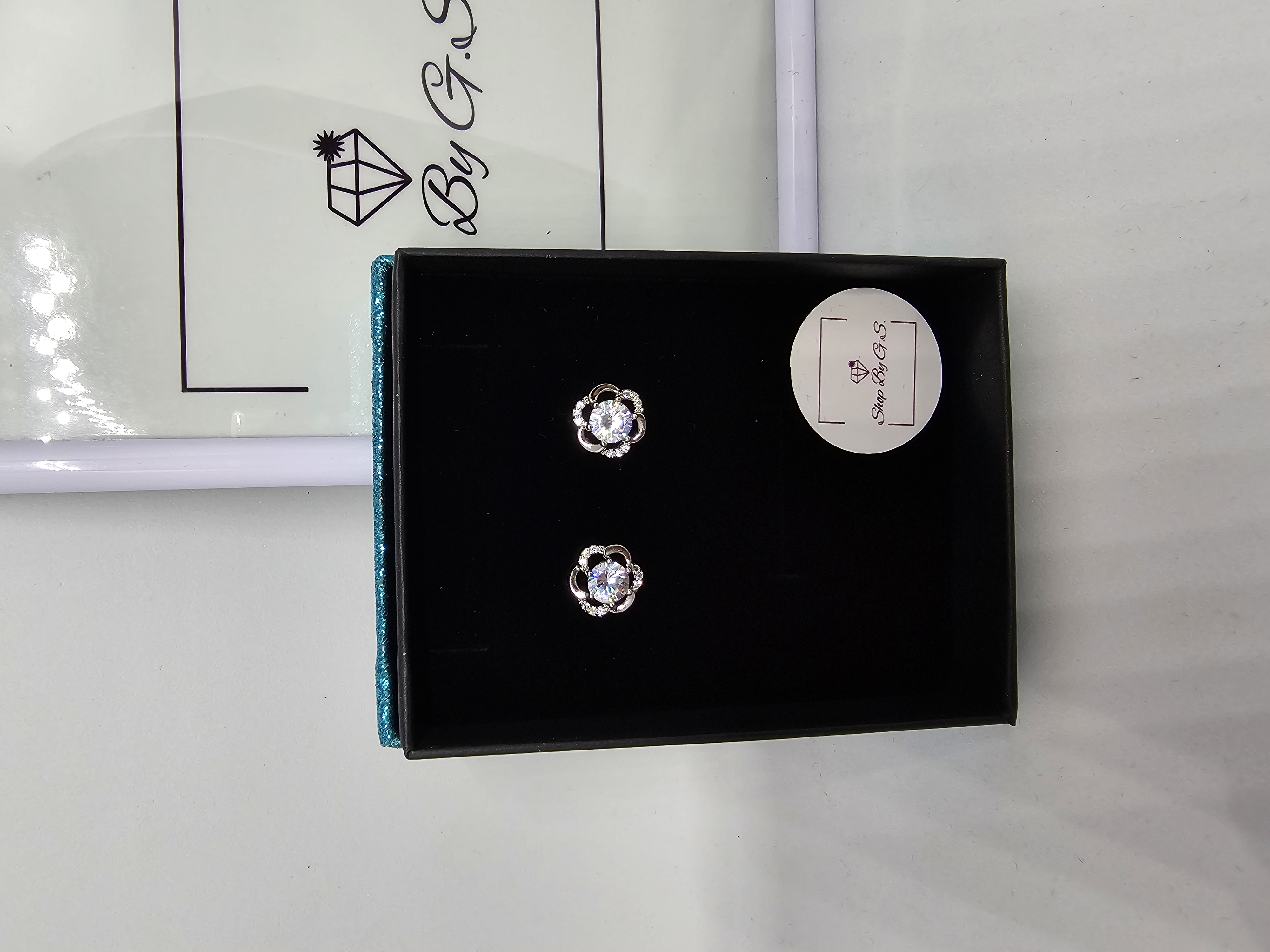 Auskarai - gėlė klasika