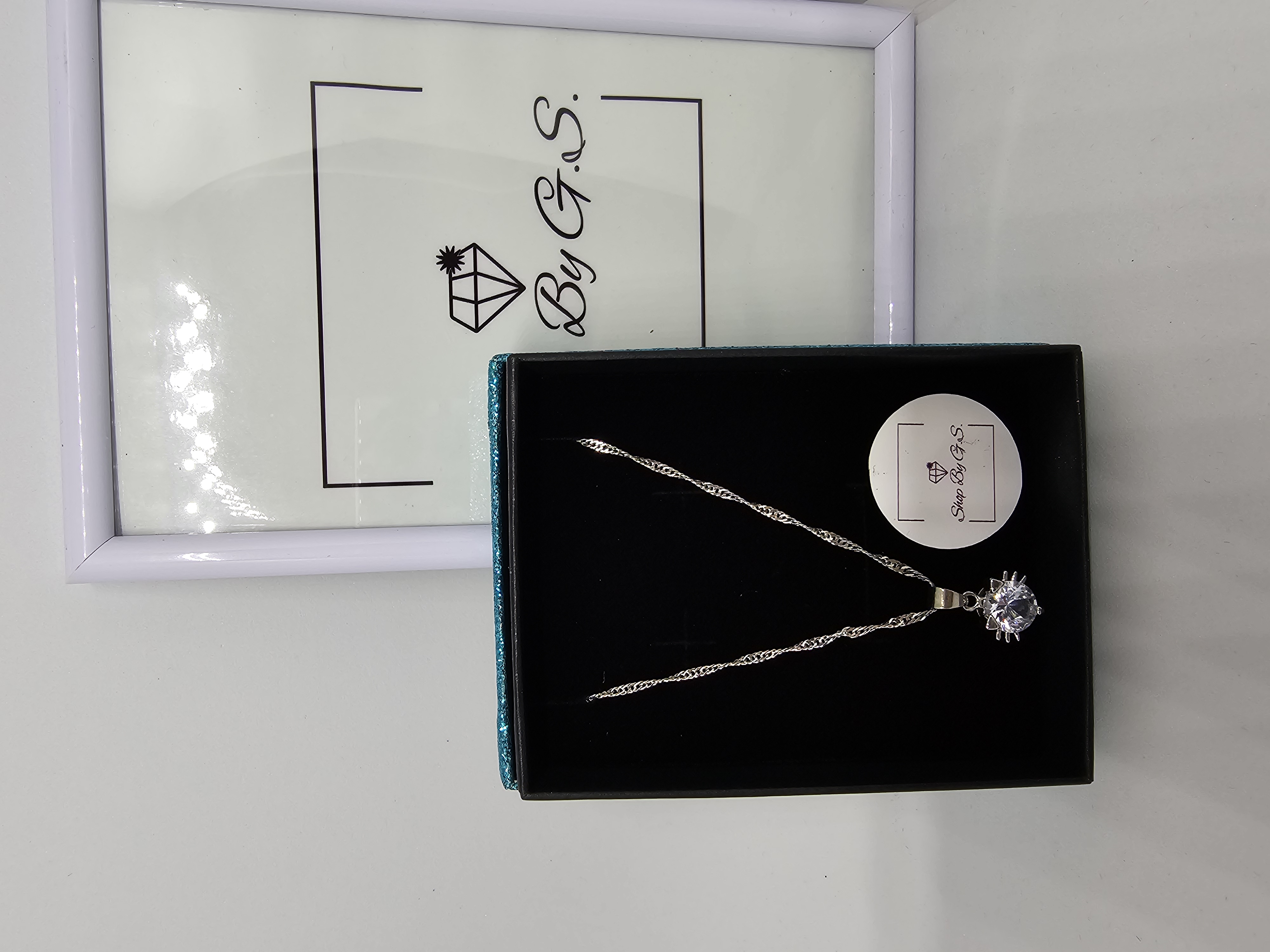 Grandinėlė - ovalus katiniukas