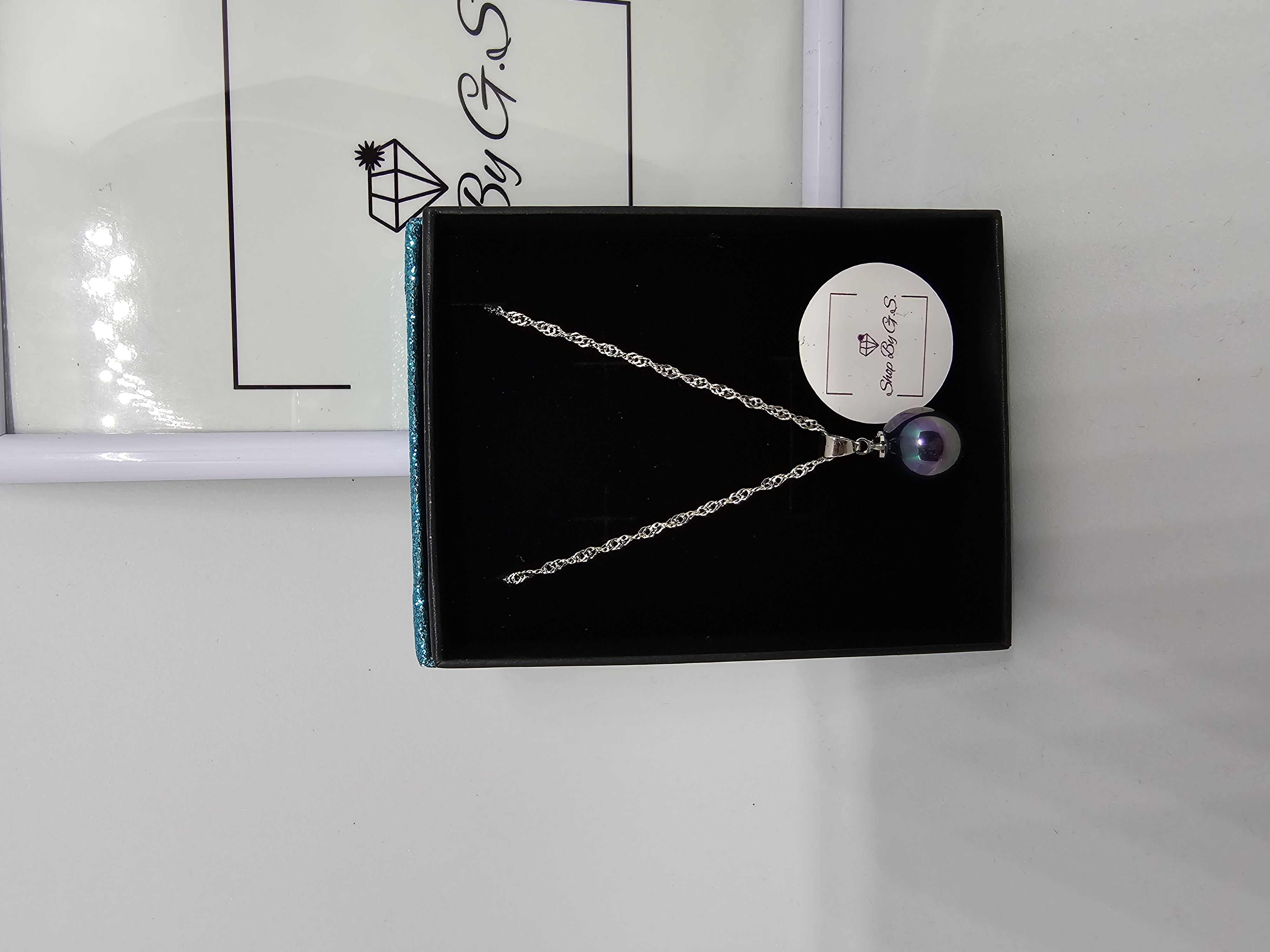 Grandinėlė - tamsusis perlas