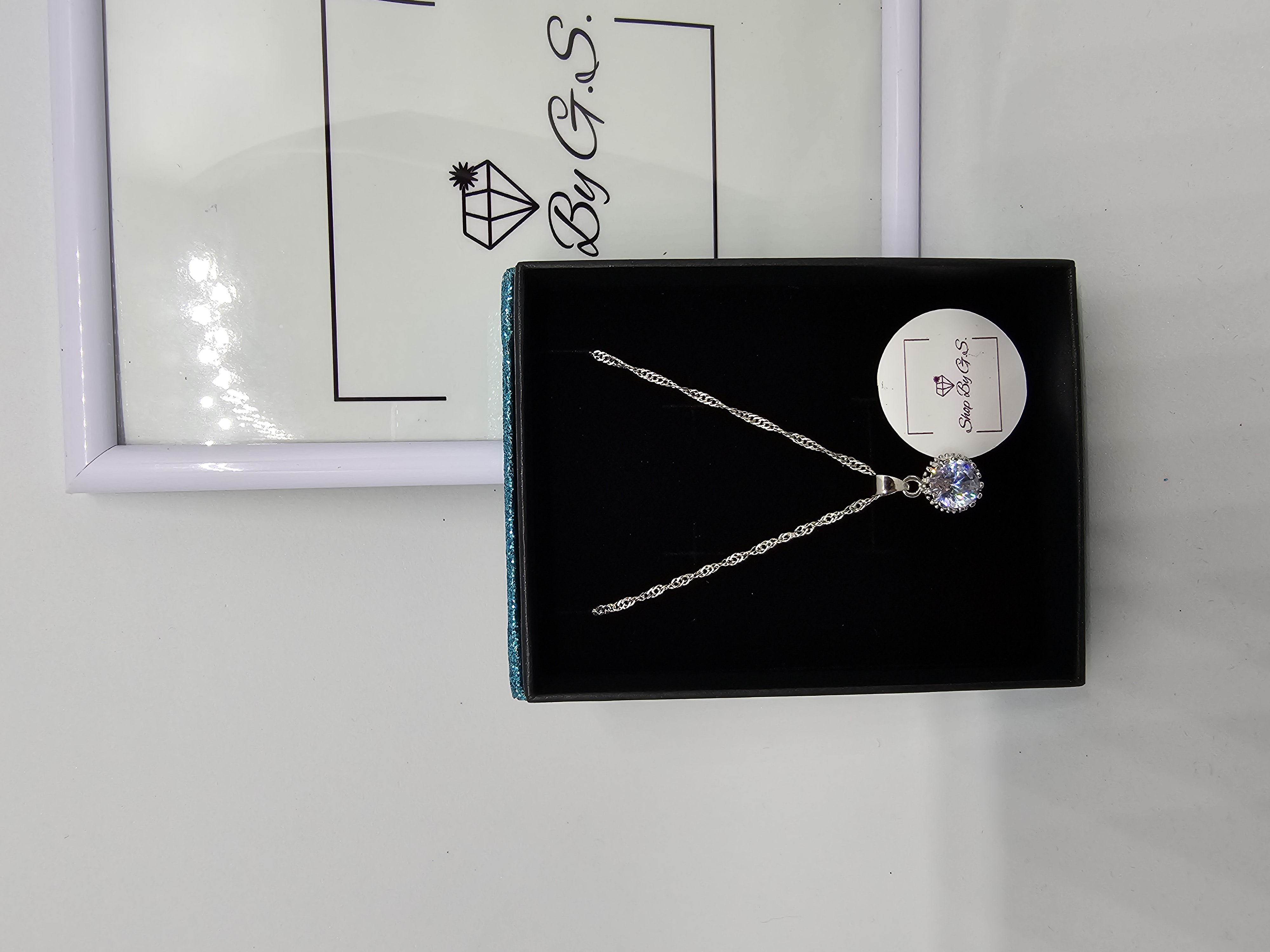 Grandinėlė - puošnus ovalus cirkonis