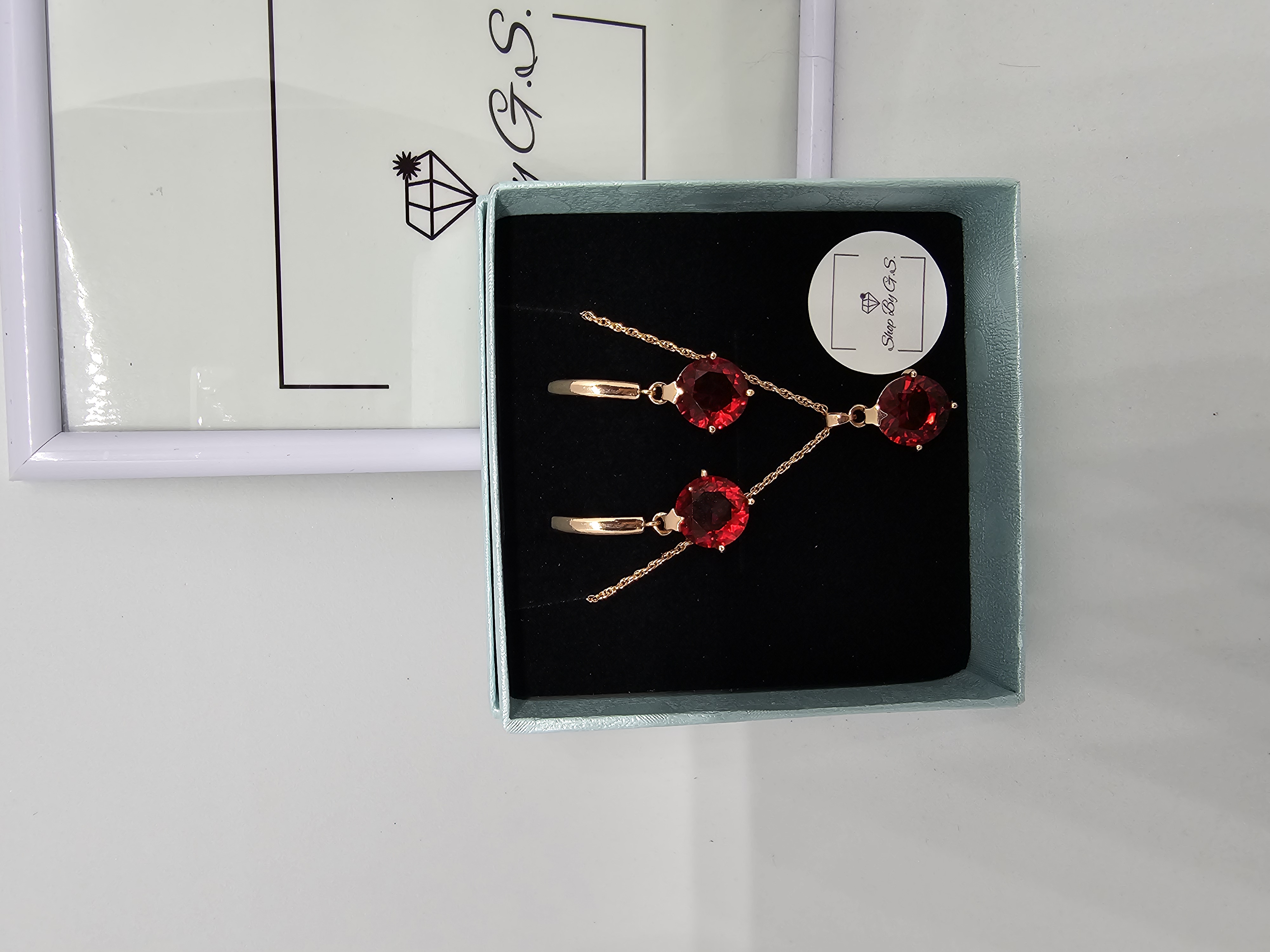 Papuošalų rinkinys padengtas auksu - raudonasis ovalas