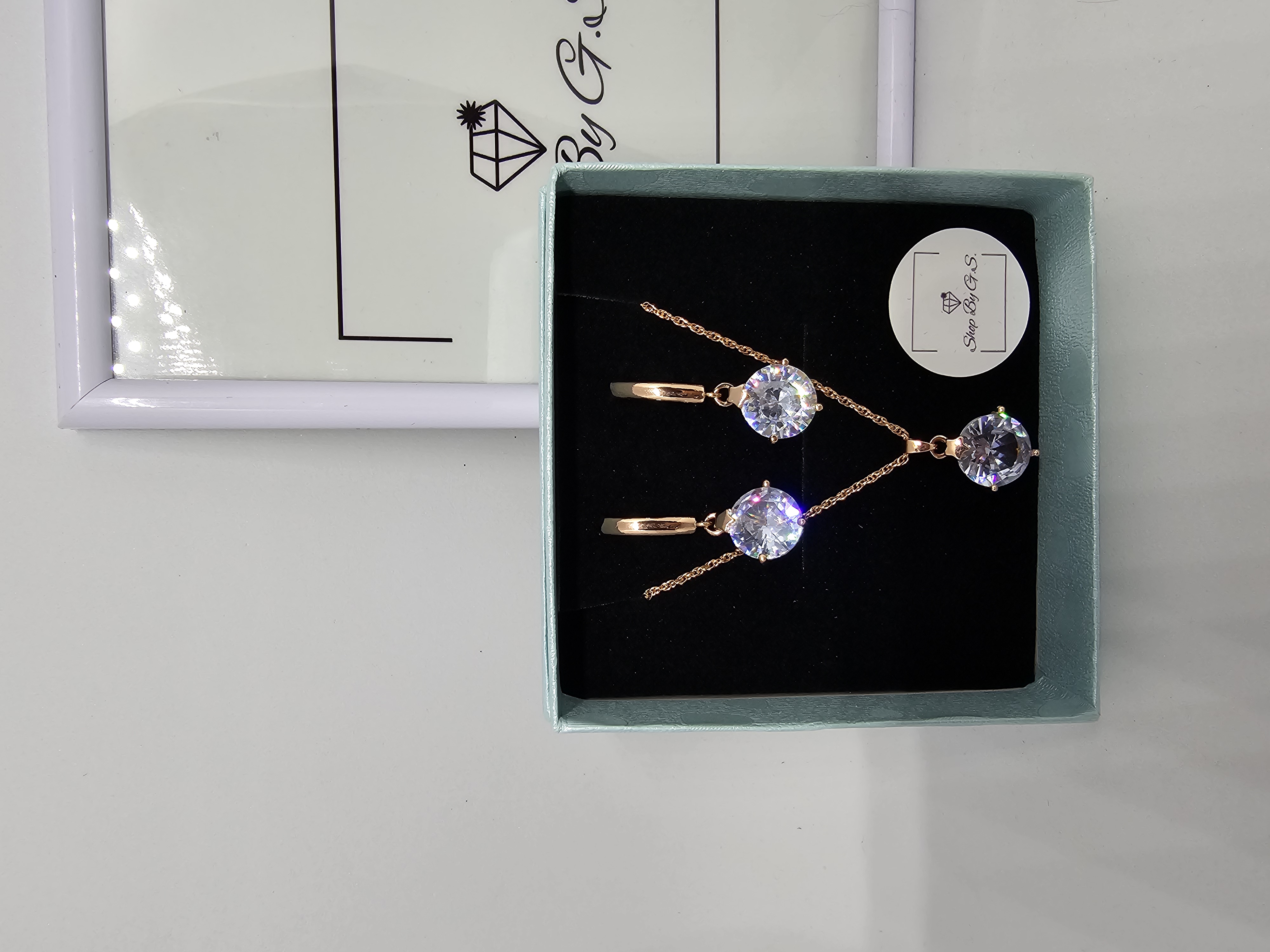 Papuošalų rinkinys padengtas auksu - skaidrusis ovalas