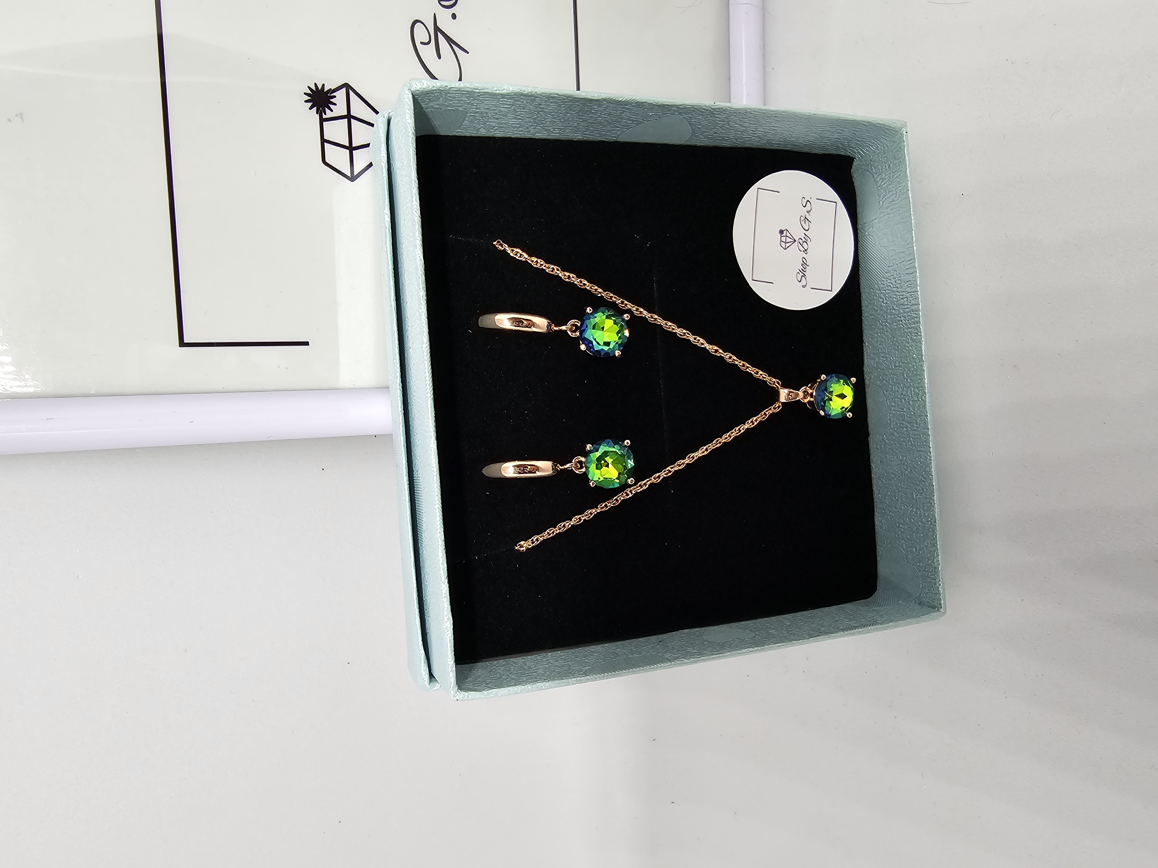 Papuošalų rinkinys padengtas auksu - žaliai mėlynas spalvingas ovalas