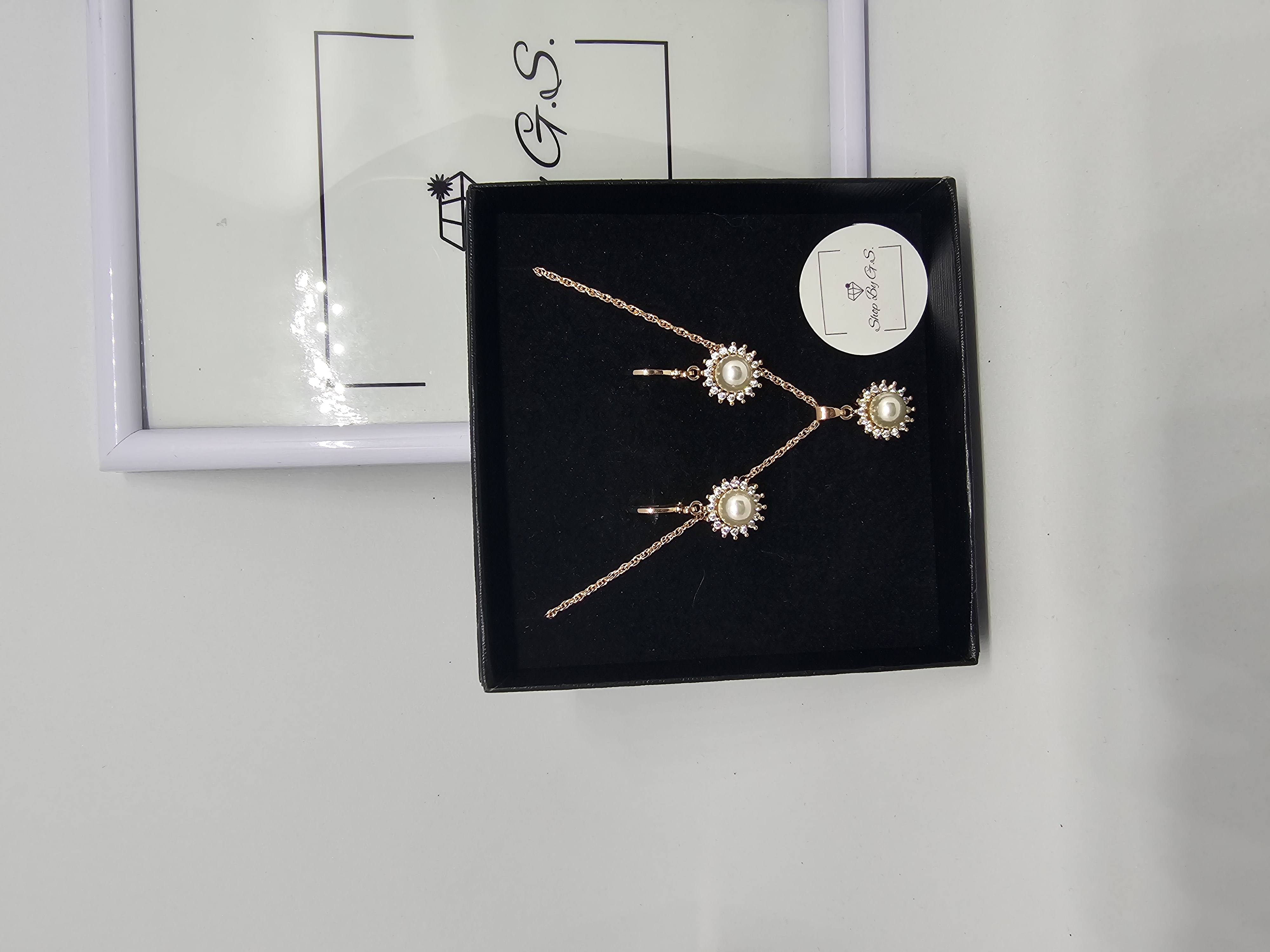 Papuošalų rinkinys padengtas auksu - perlo saulė