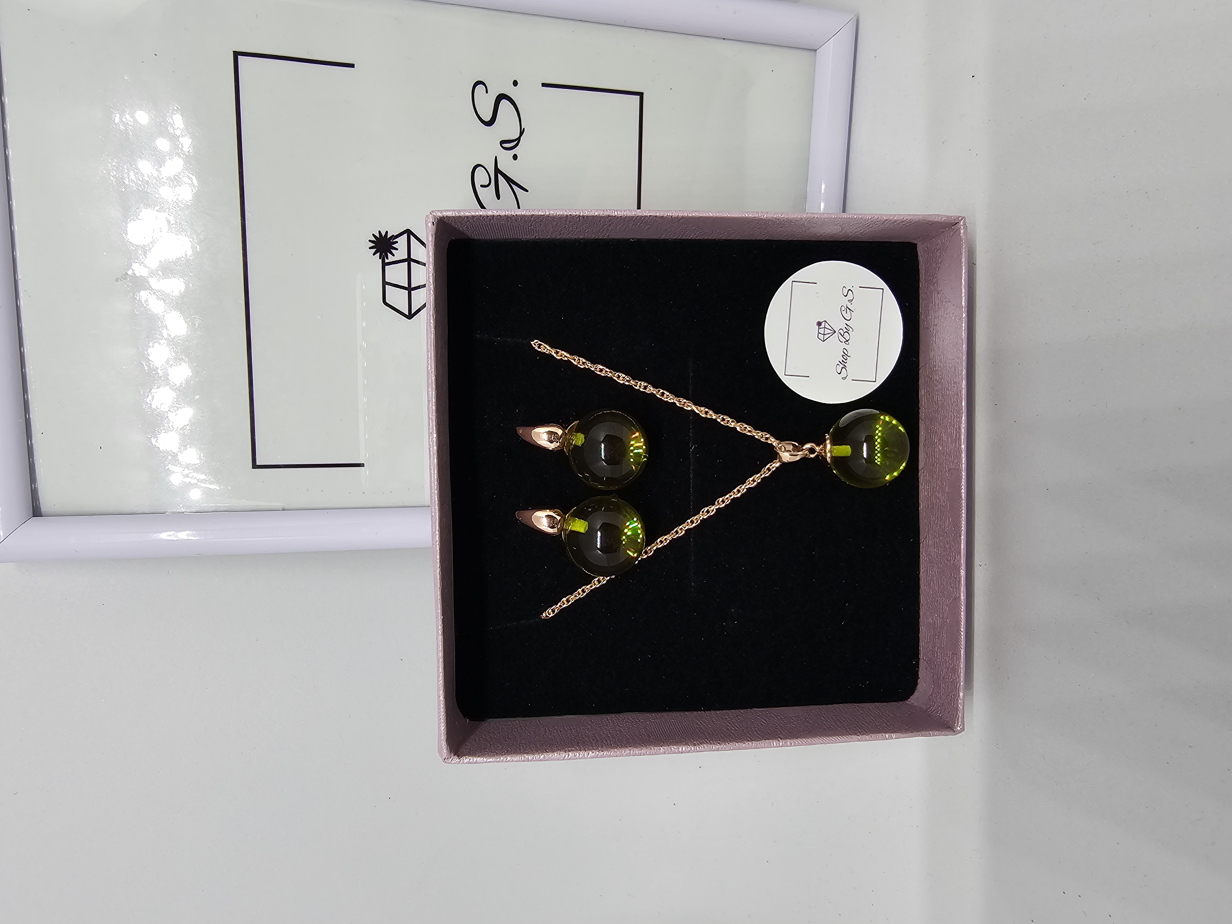 Papuošalų rinkinys padengtas auksu - žalias gintaras