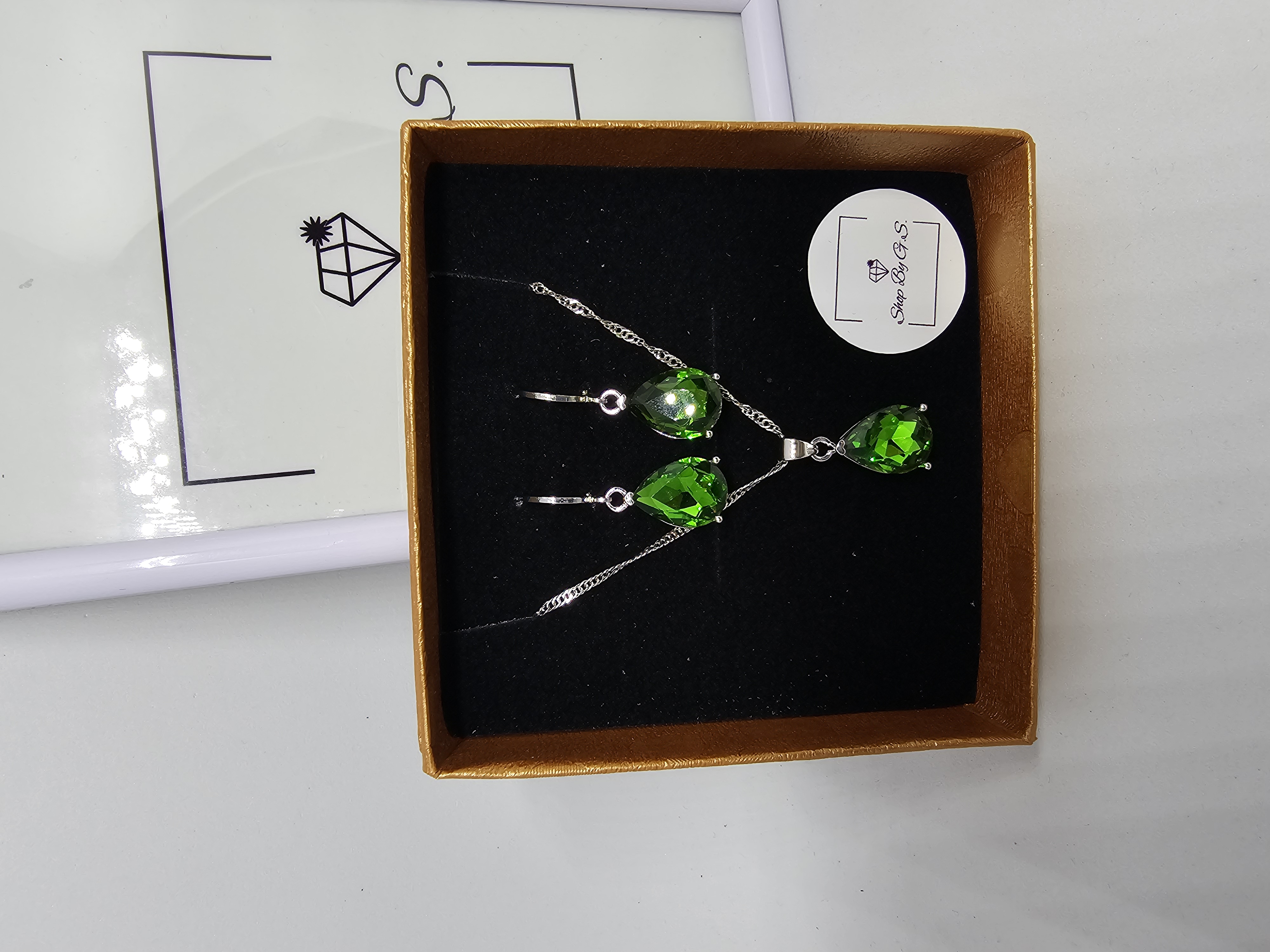 Papuošalų rinkinys - sodrus žalias lašas