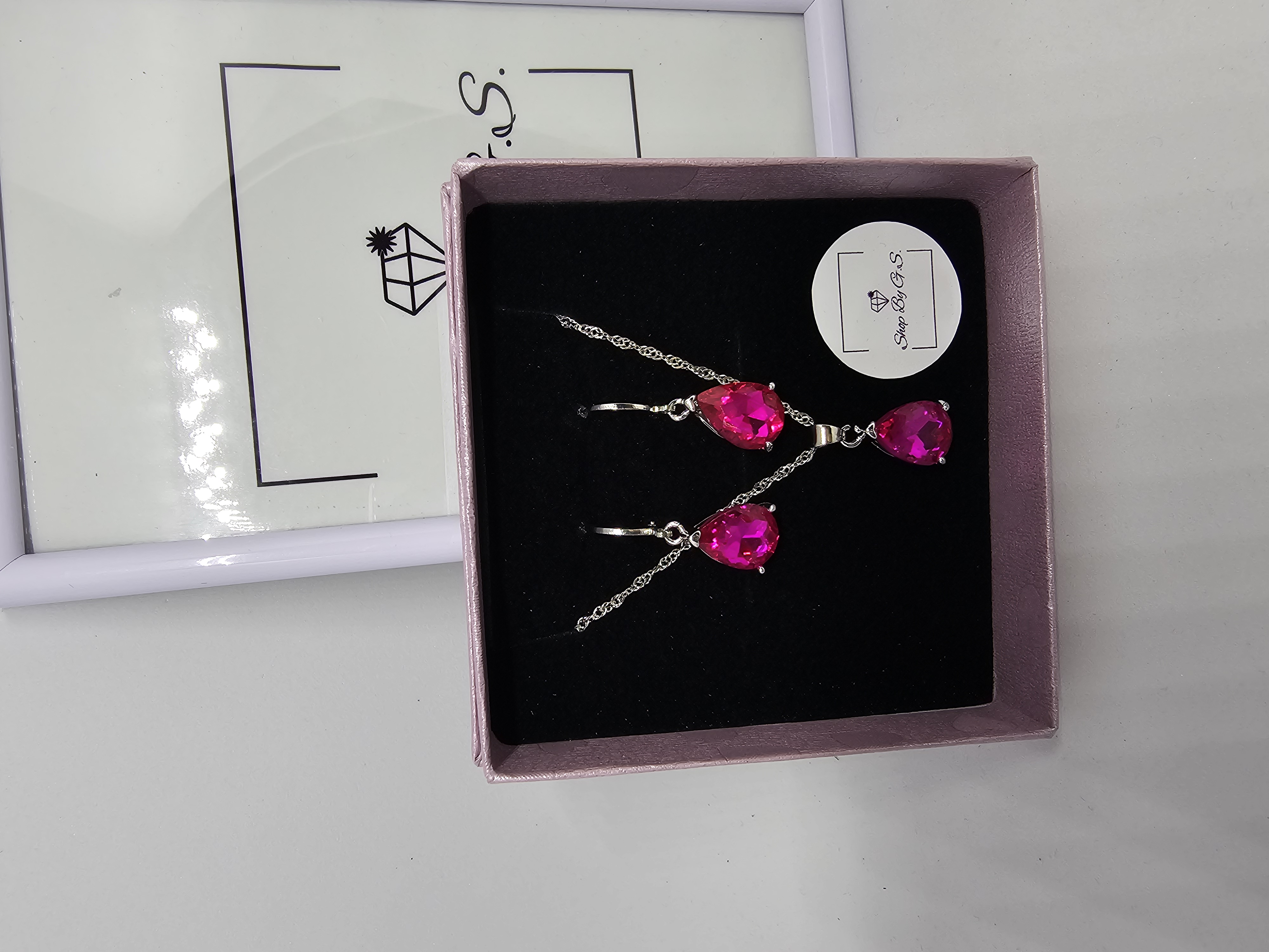 Papuošalų rinkinys - ryškus rožinis lašas