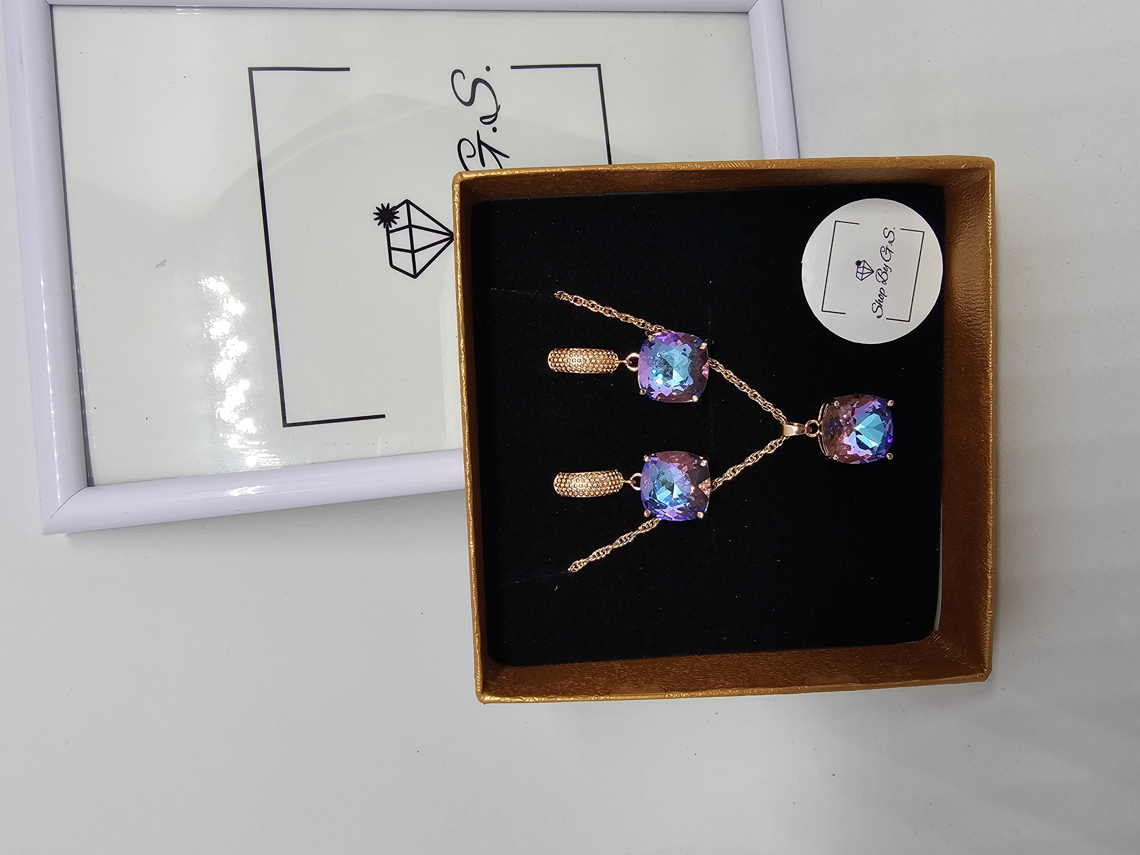 Papuošalų rinkinys padengtas auksu - žydra mėlyna su violetiniu kvadratas