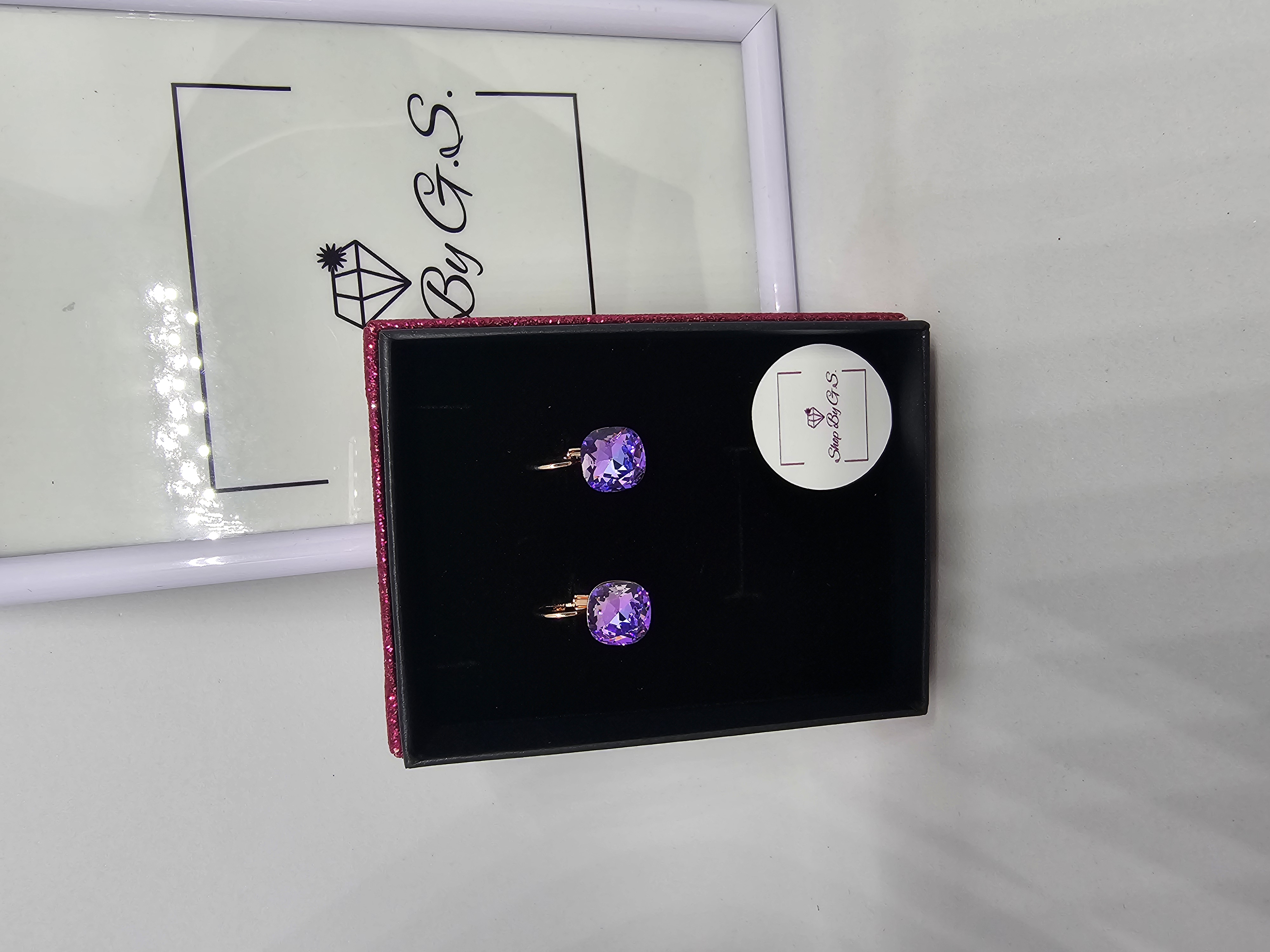 Auskarai padengti auksu - violetinė magija