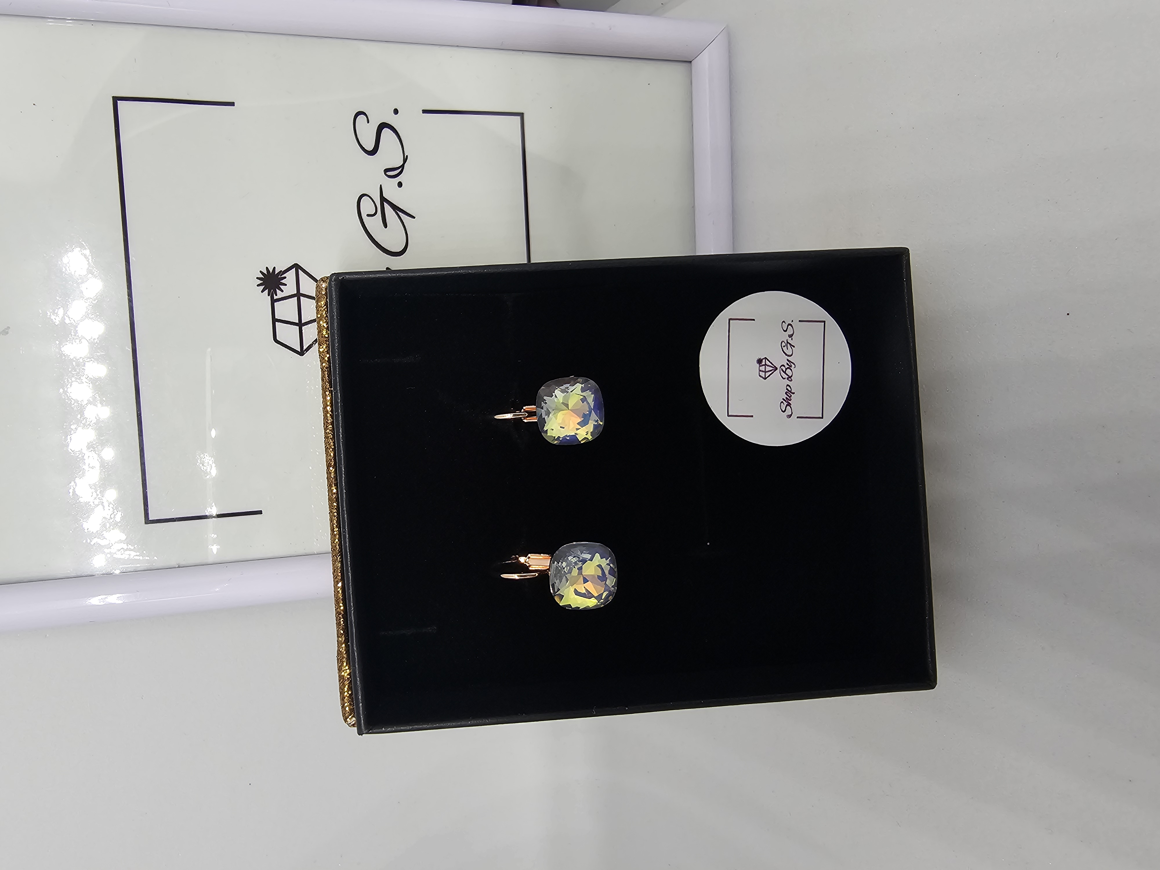 Auskarai padengti auksu - žalsvai geltona magija