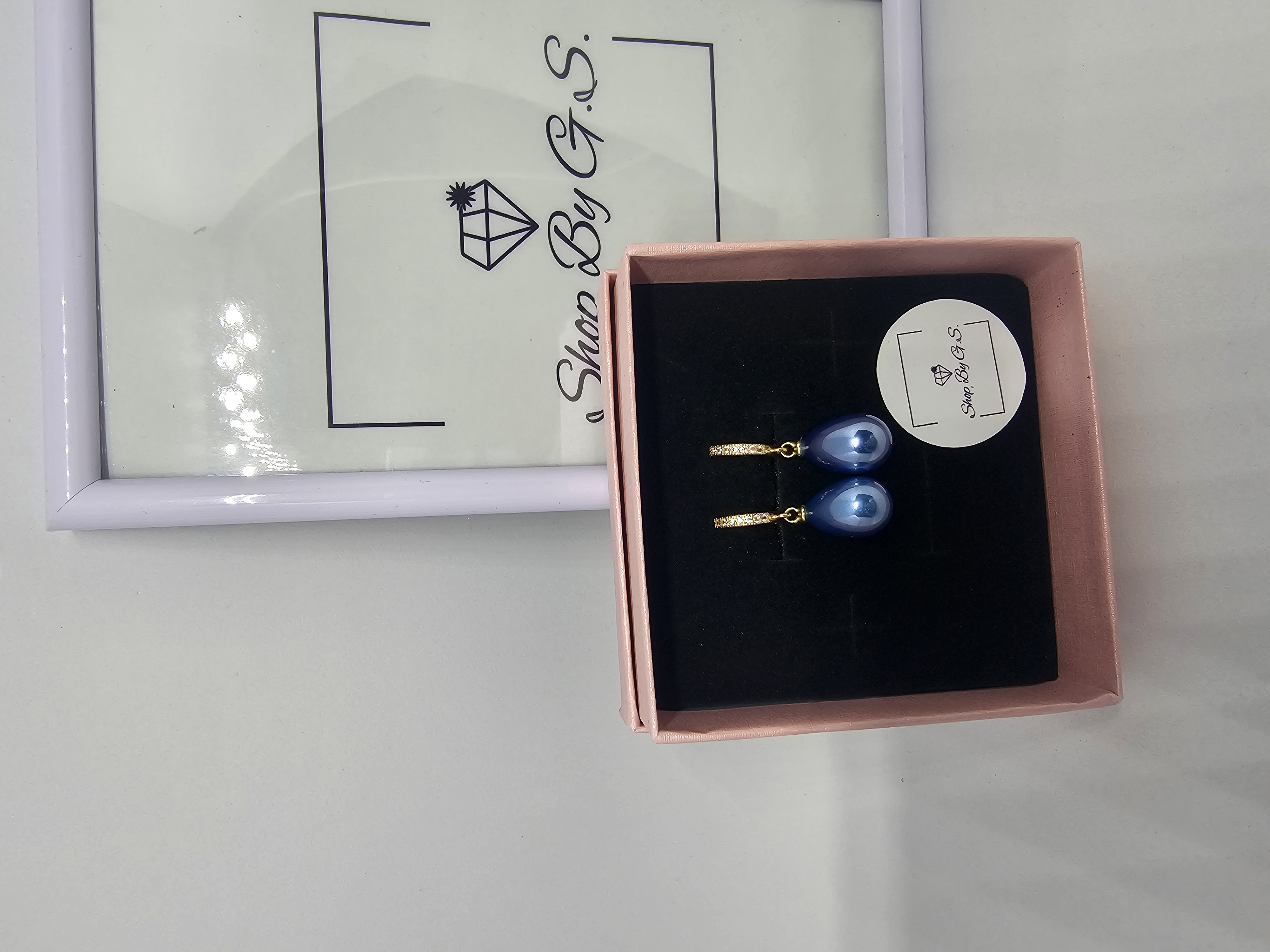 Auskarai padengti auksu perlamutrinis mėlynas lašas