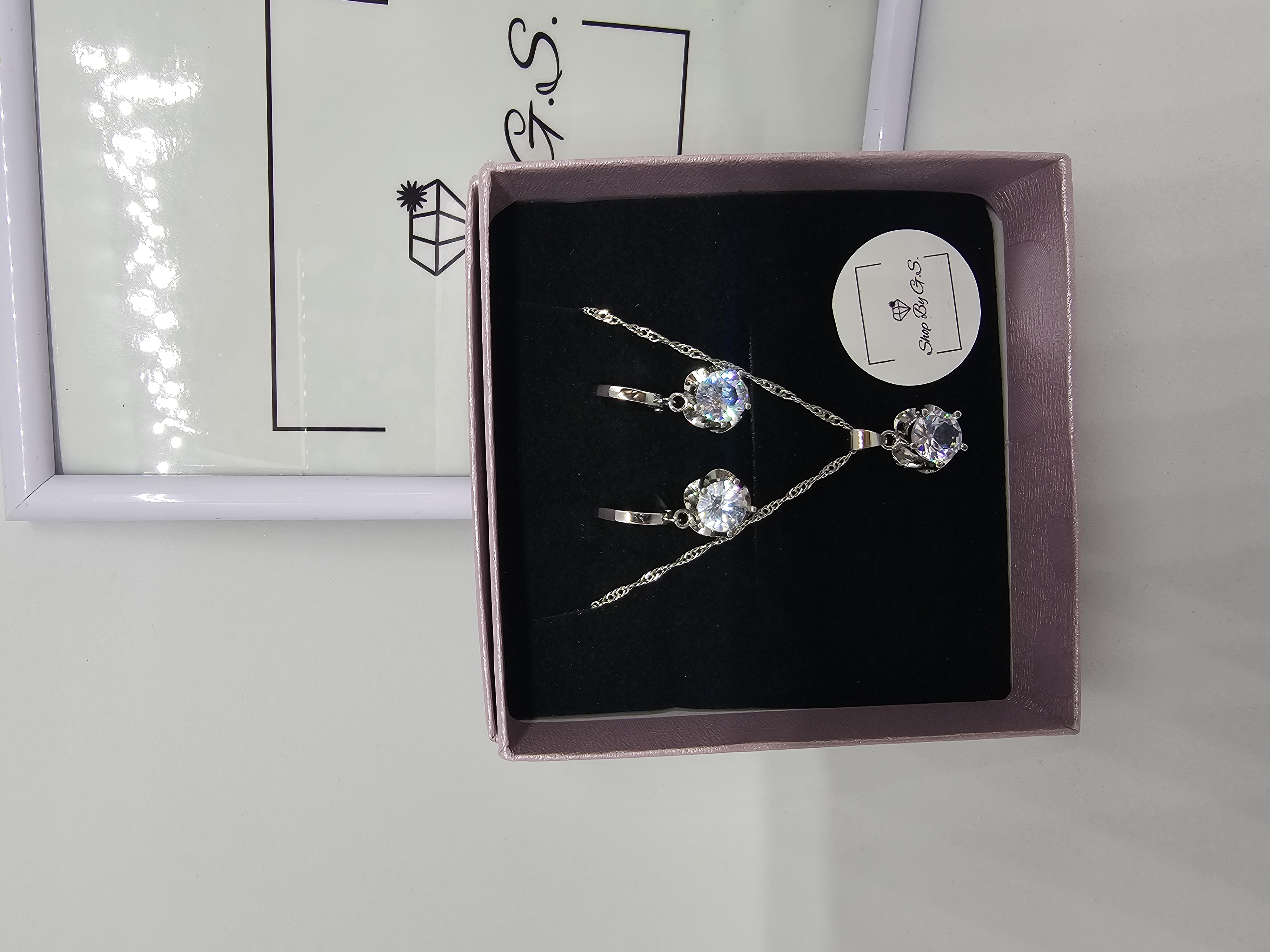 Papuošalų rinkinys cirkonio gėlės