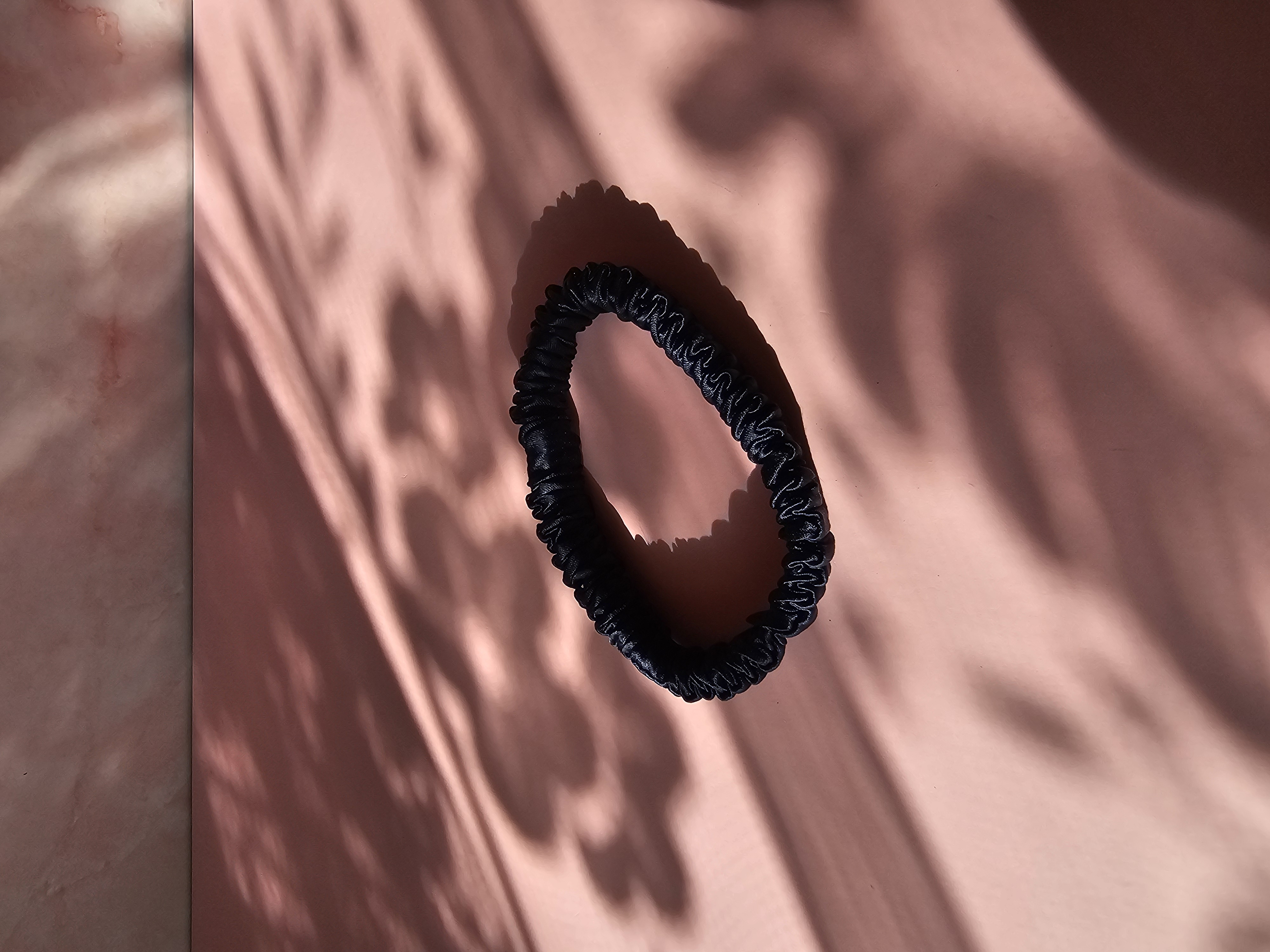 Mini šilkinė plaukų gumytė - tamsiai mėlyna