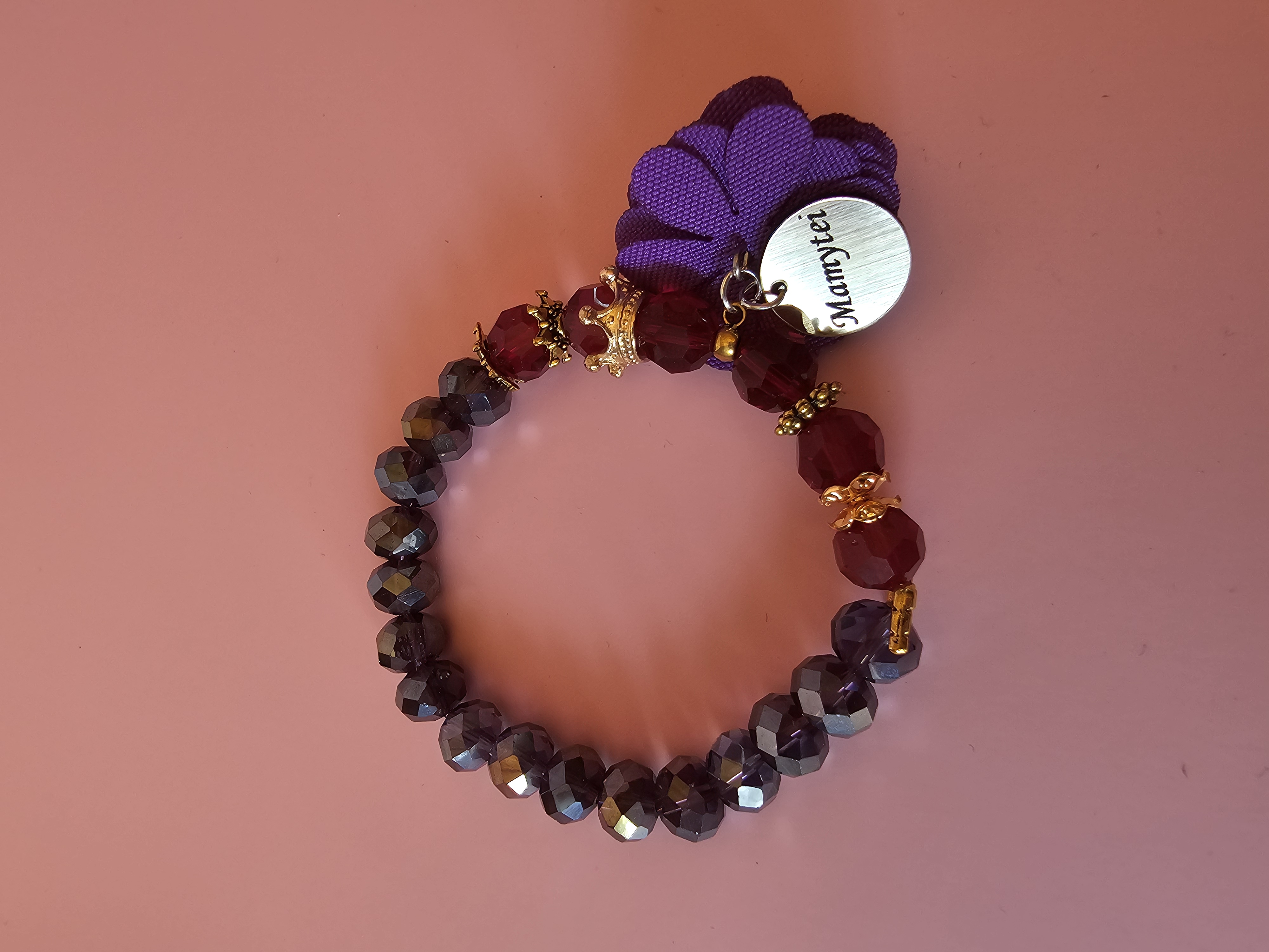 Apyrankė su užrašu "Mamytei"