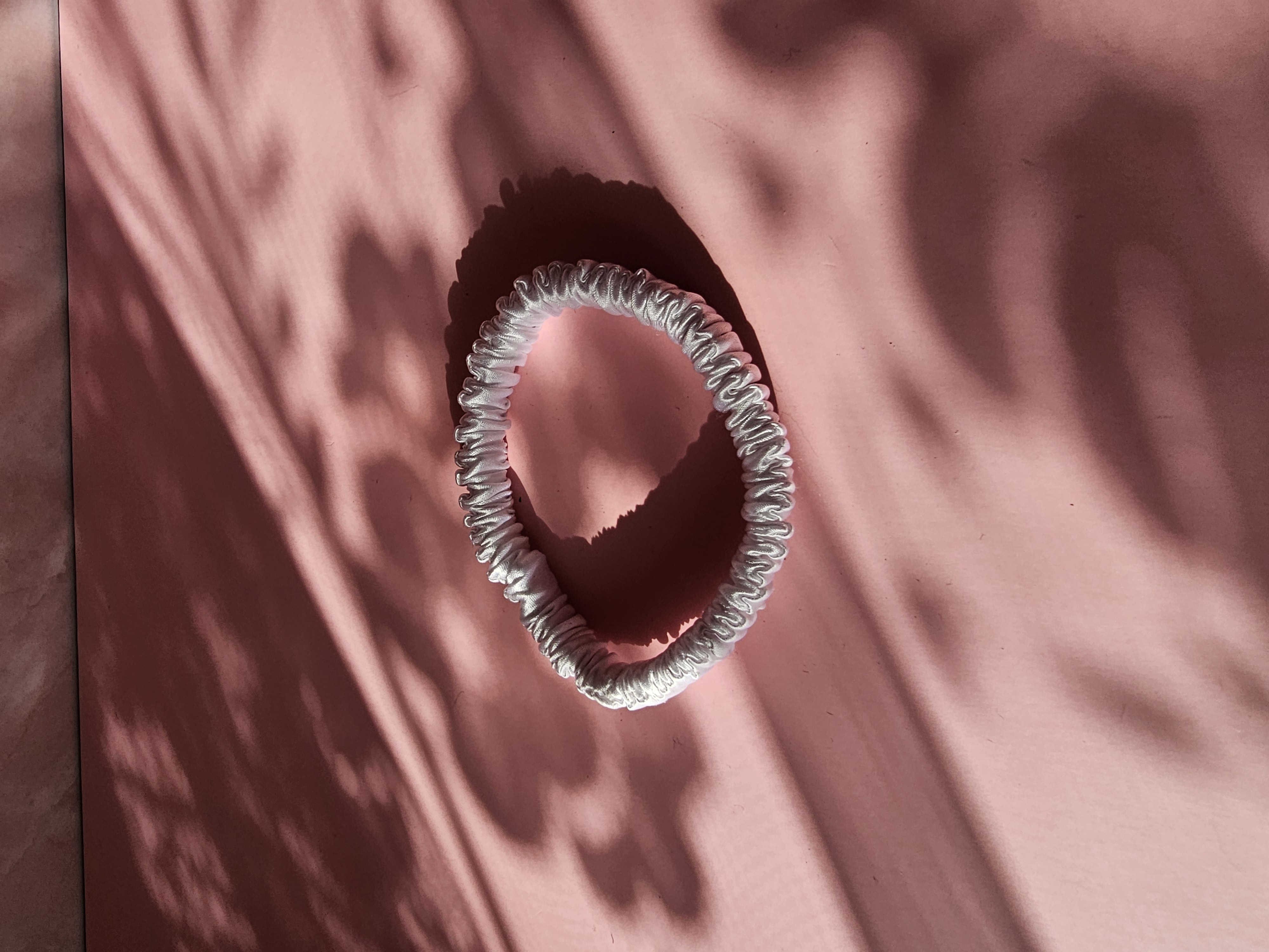 Mini šilkinė gumytė - balta