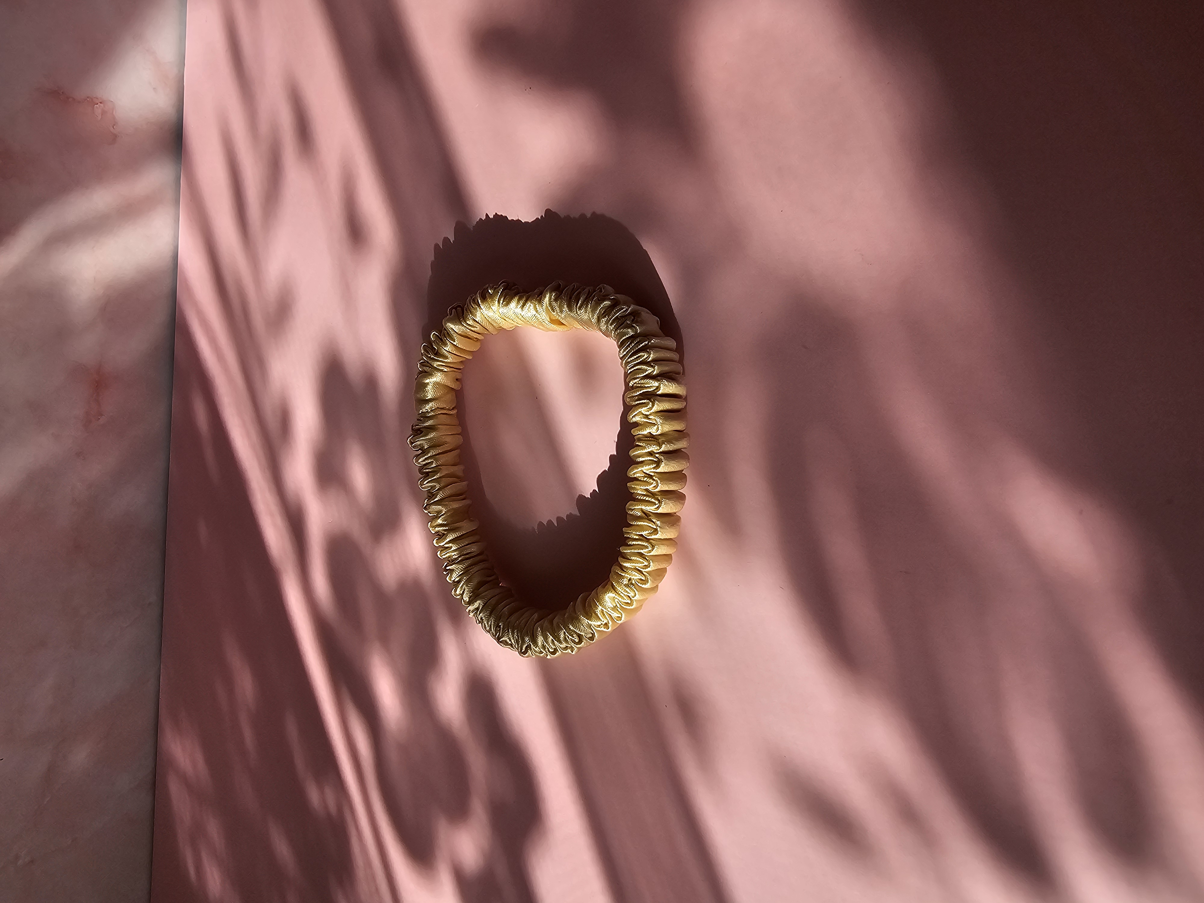 Mini šilkinė plaukų gumytė - auksinė