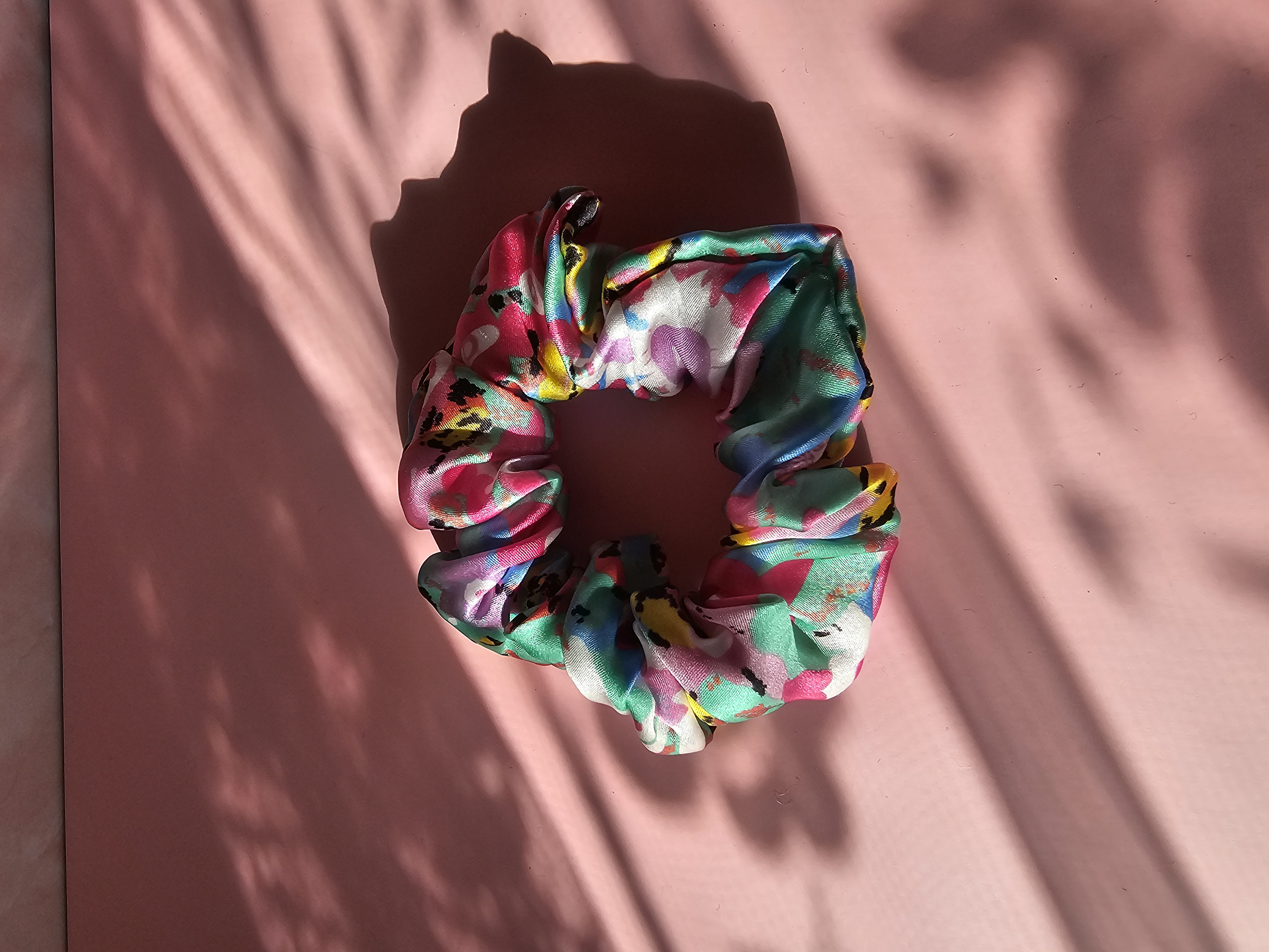 Maxi šilkinė spalvota plaukų gumytė