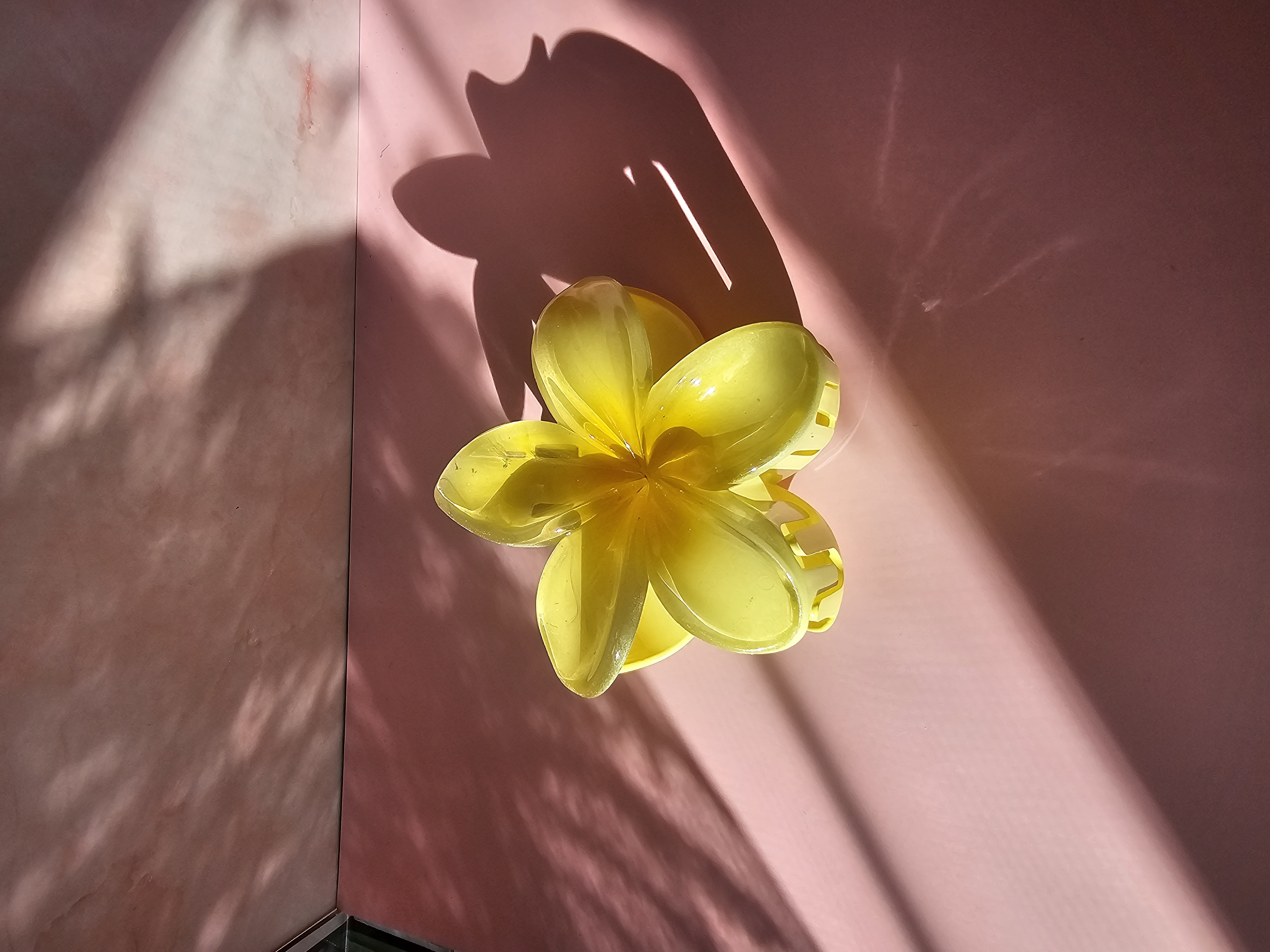 Plaukų segtukas - geltona havajų gėlė