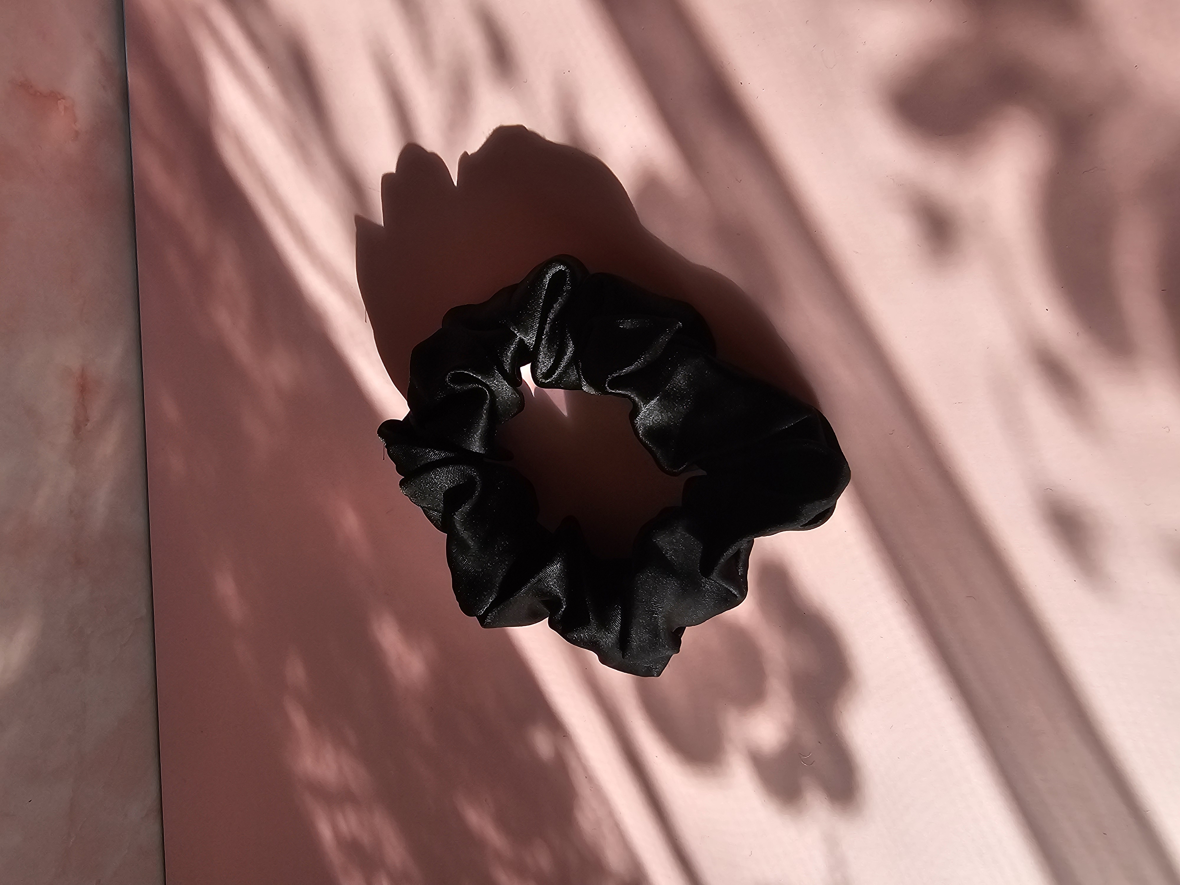 Maxi šilkinė plaukų gumytė - juoda