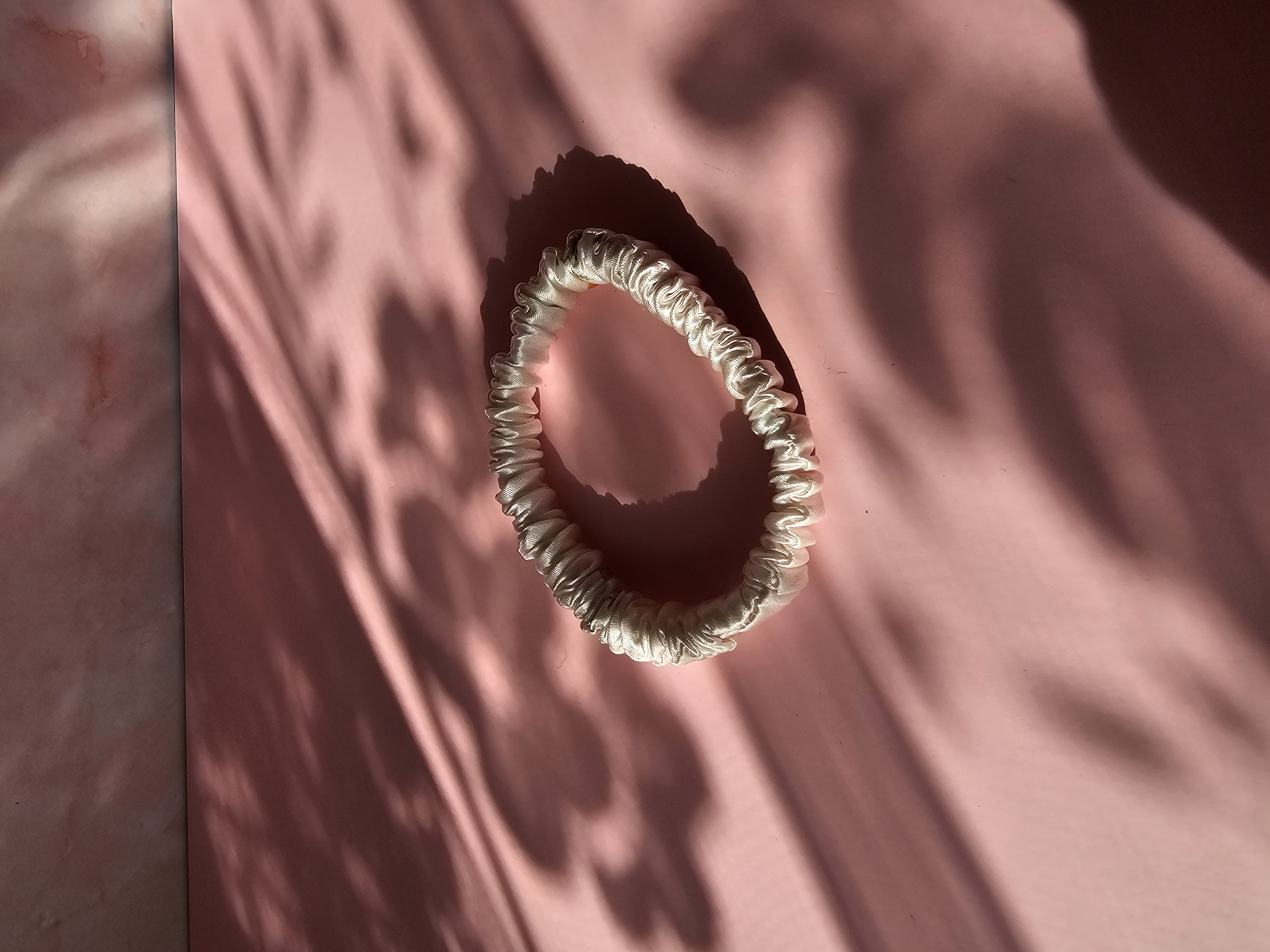 Mini šilkinė gumytė - kreminė