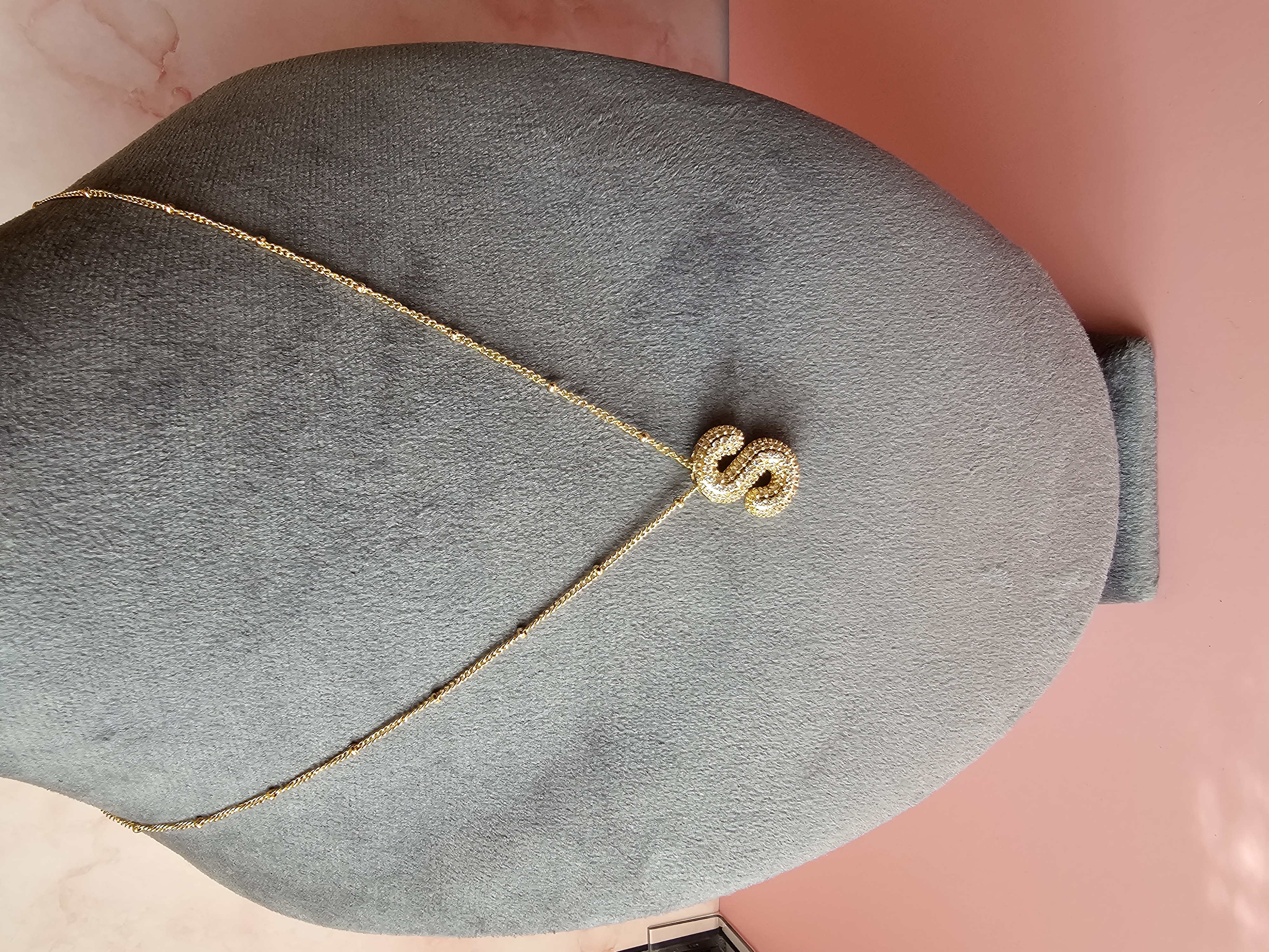 Nerūdijančio plieno grandinėlė su raide S