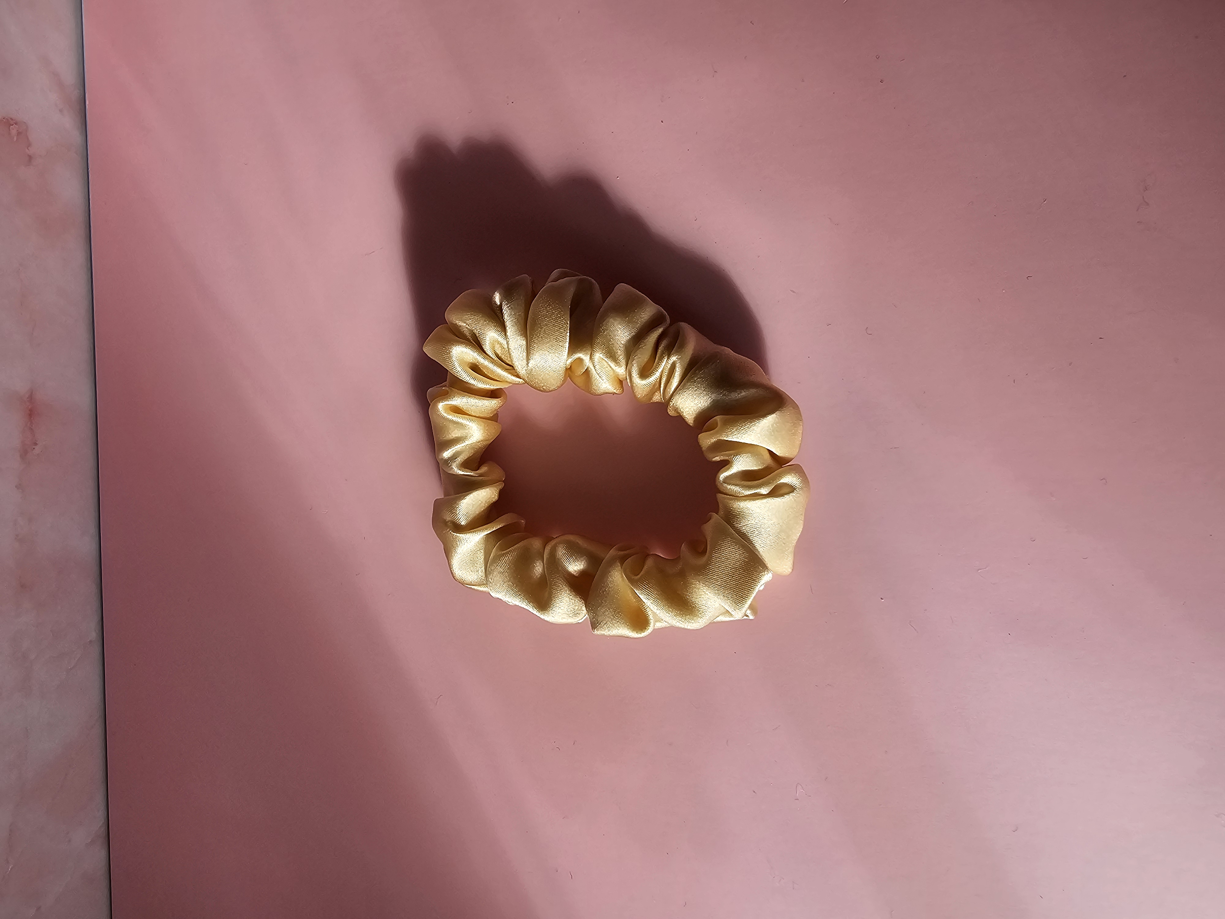 Midi šilkinė gumytė - auksinė