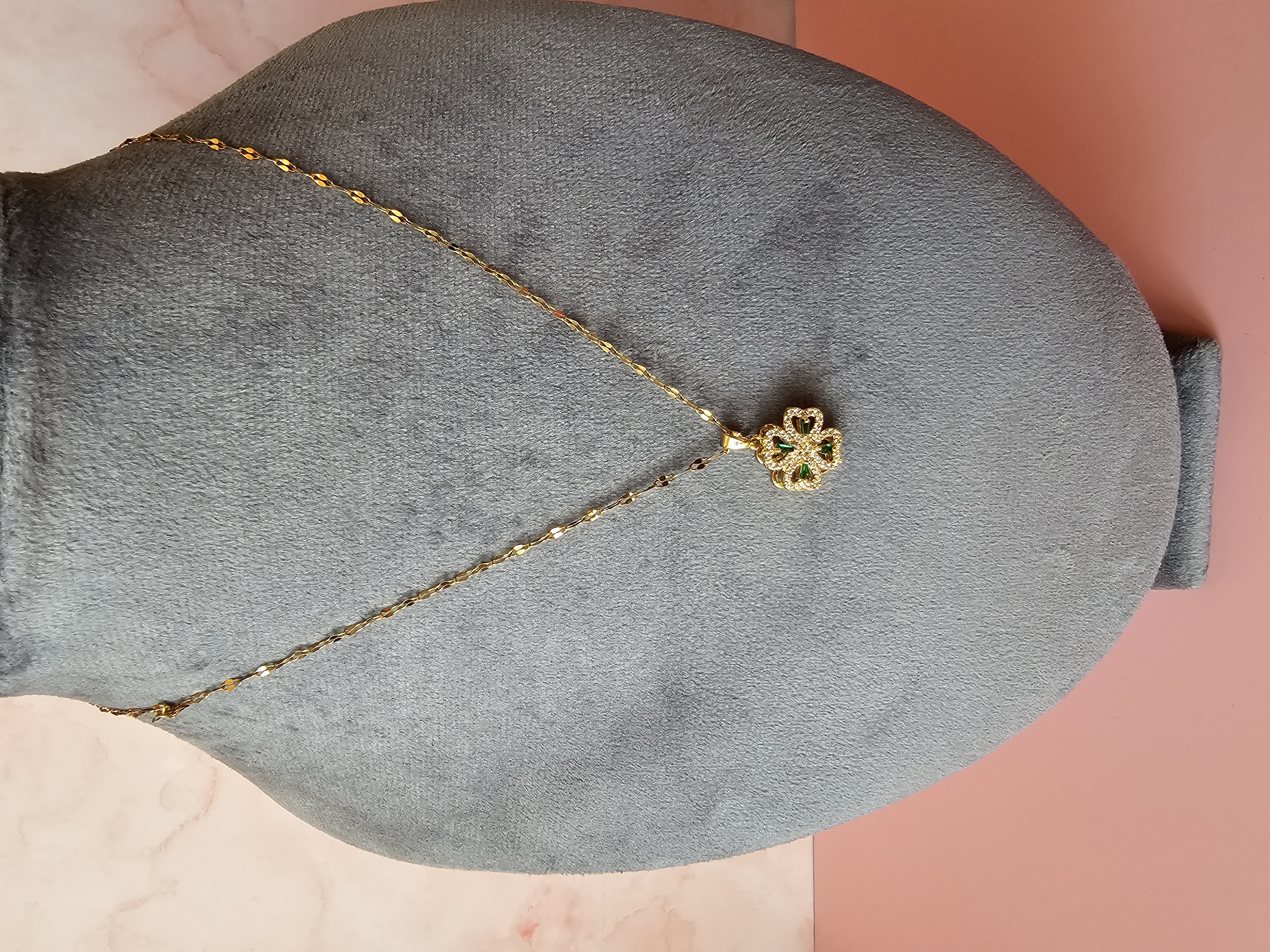 Nerūdijančio plieno grandinėlė su keturlapiu žiedu