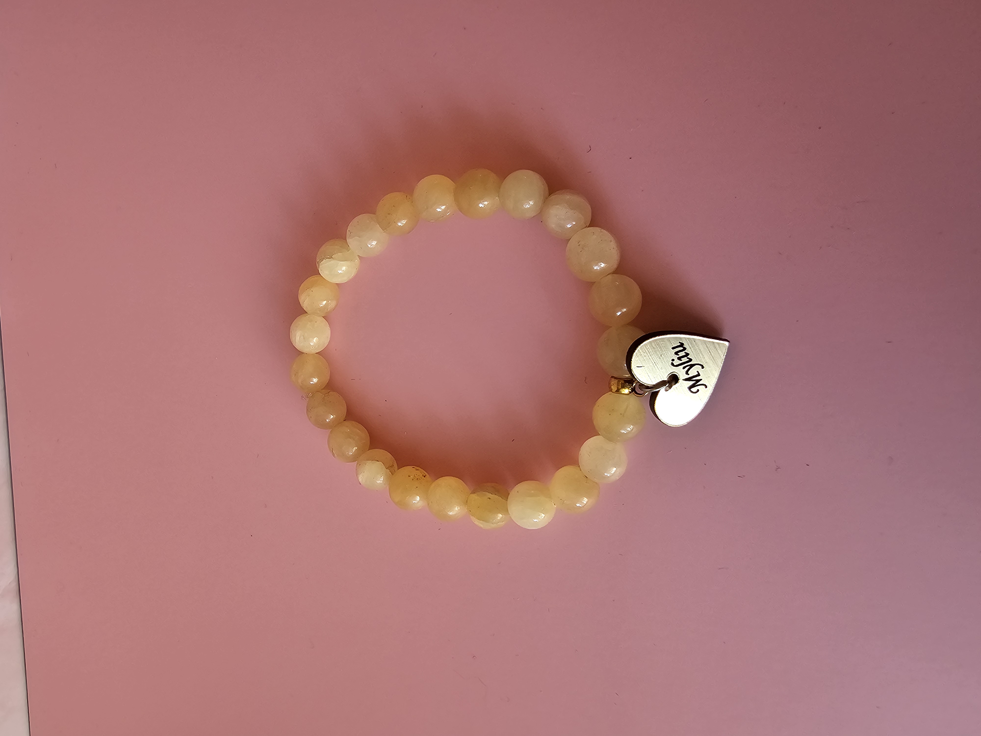 Apyrankė su užrašu "Myliu"