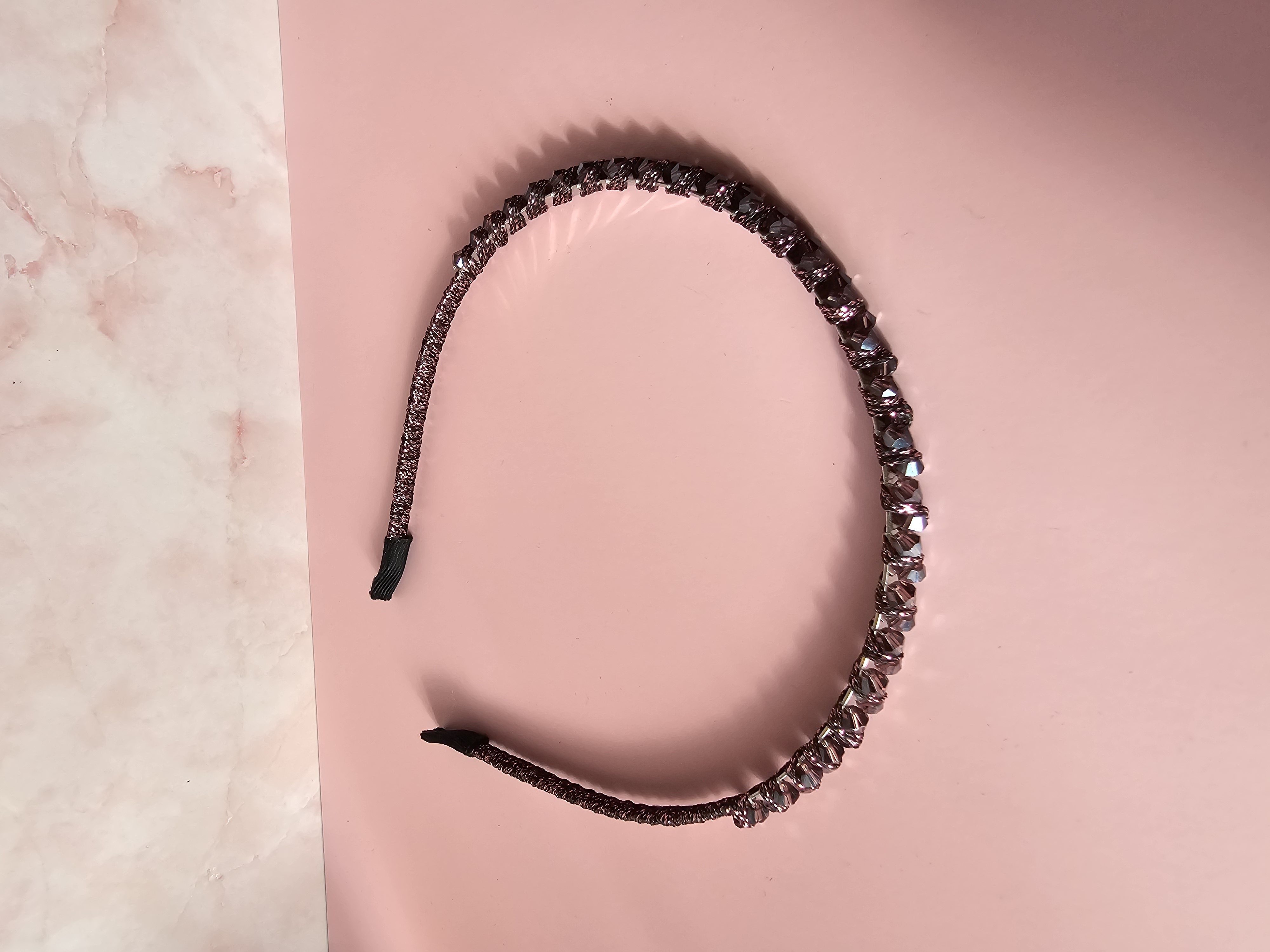 Plaukų lankelis su kristalais - tamsus violetinis plonas