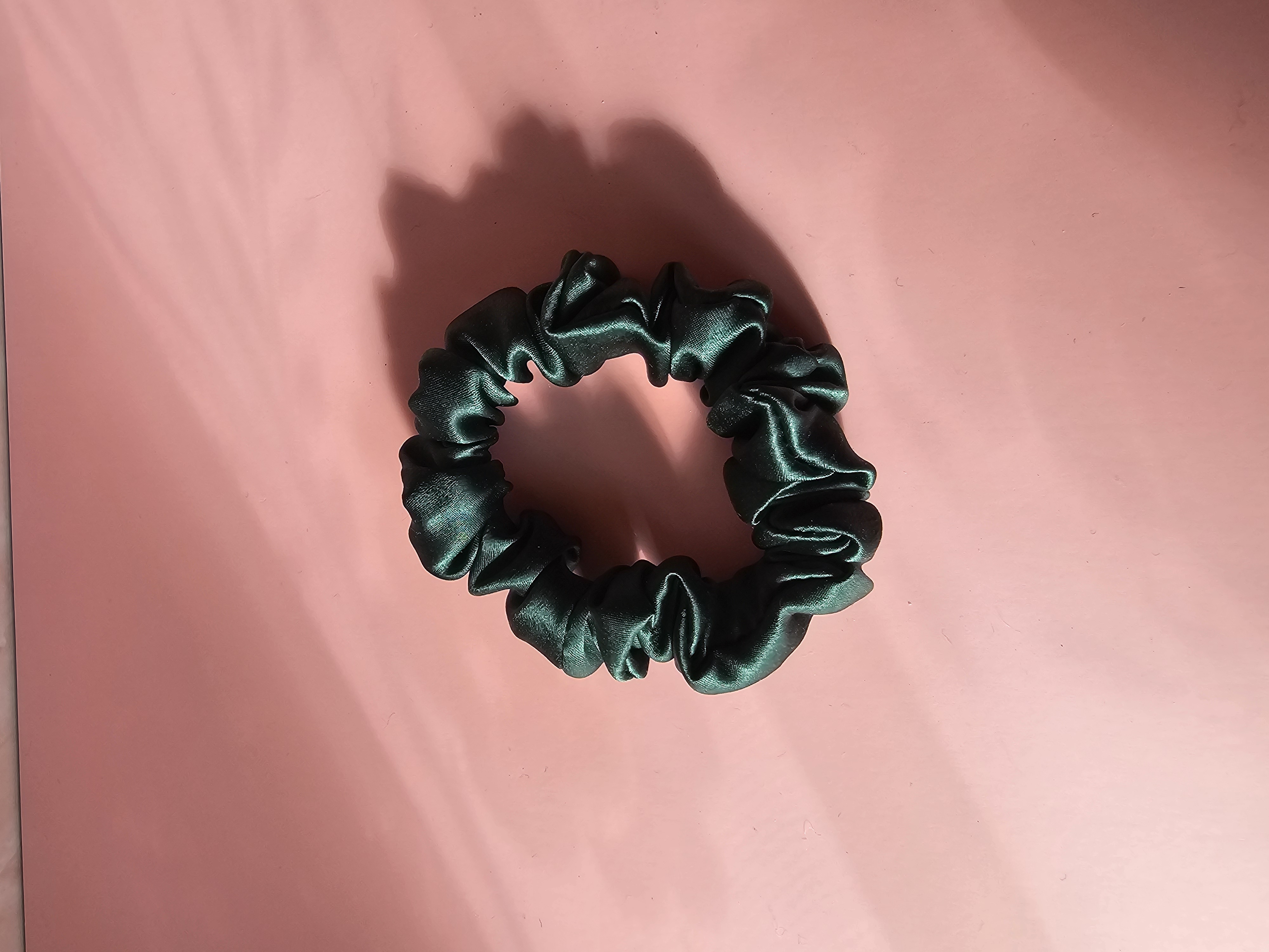 Midi šilkinė gumytė - smaragdas