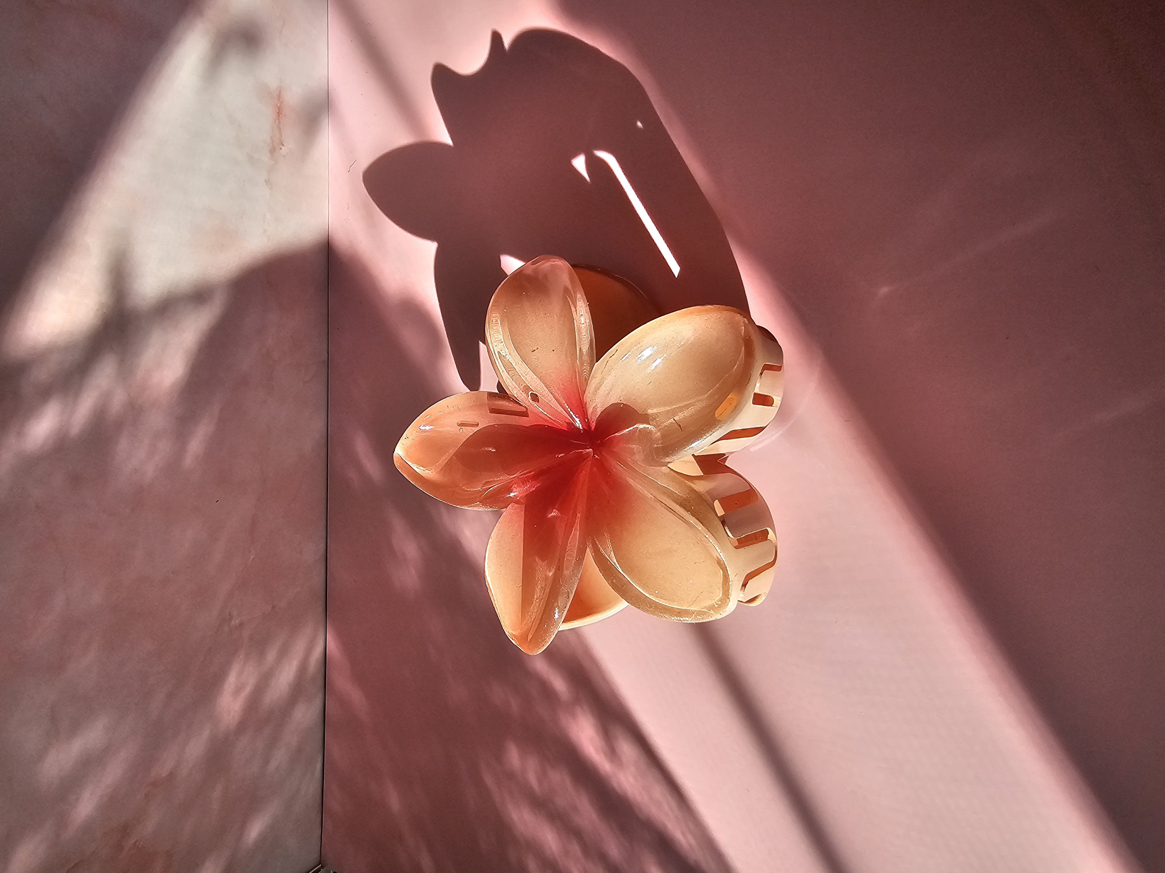 Plaukų segtukas - rausva havajų gėlė