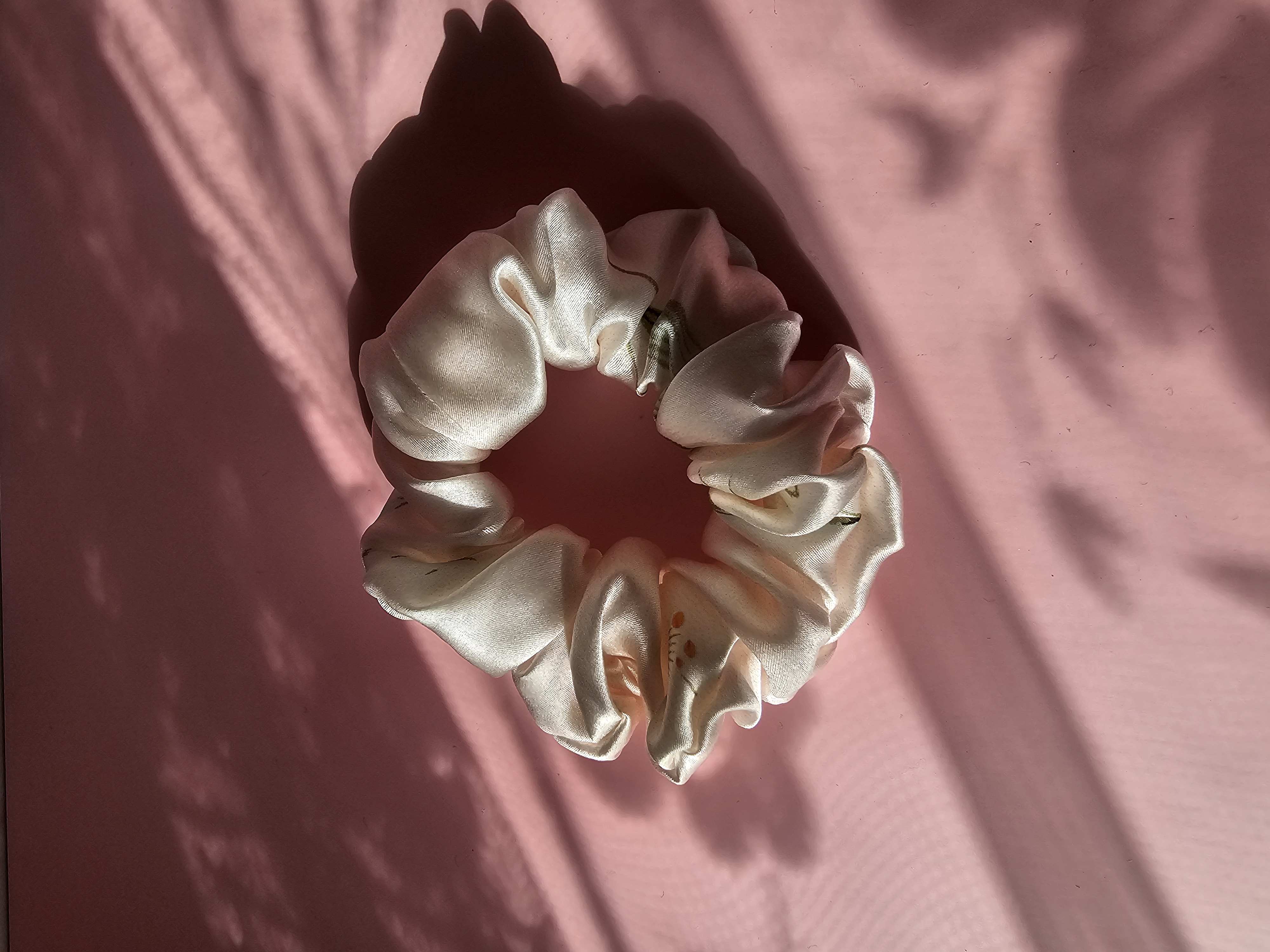 Maxi šilkinė plaukų gumytė - kreminė