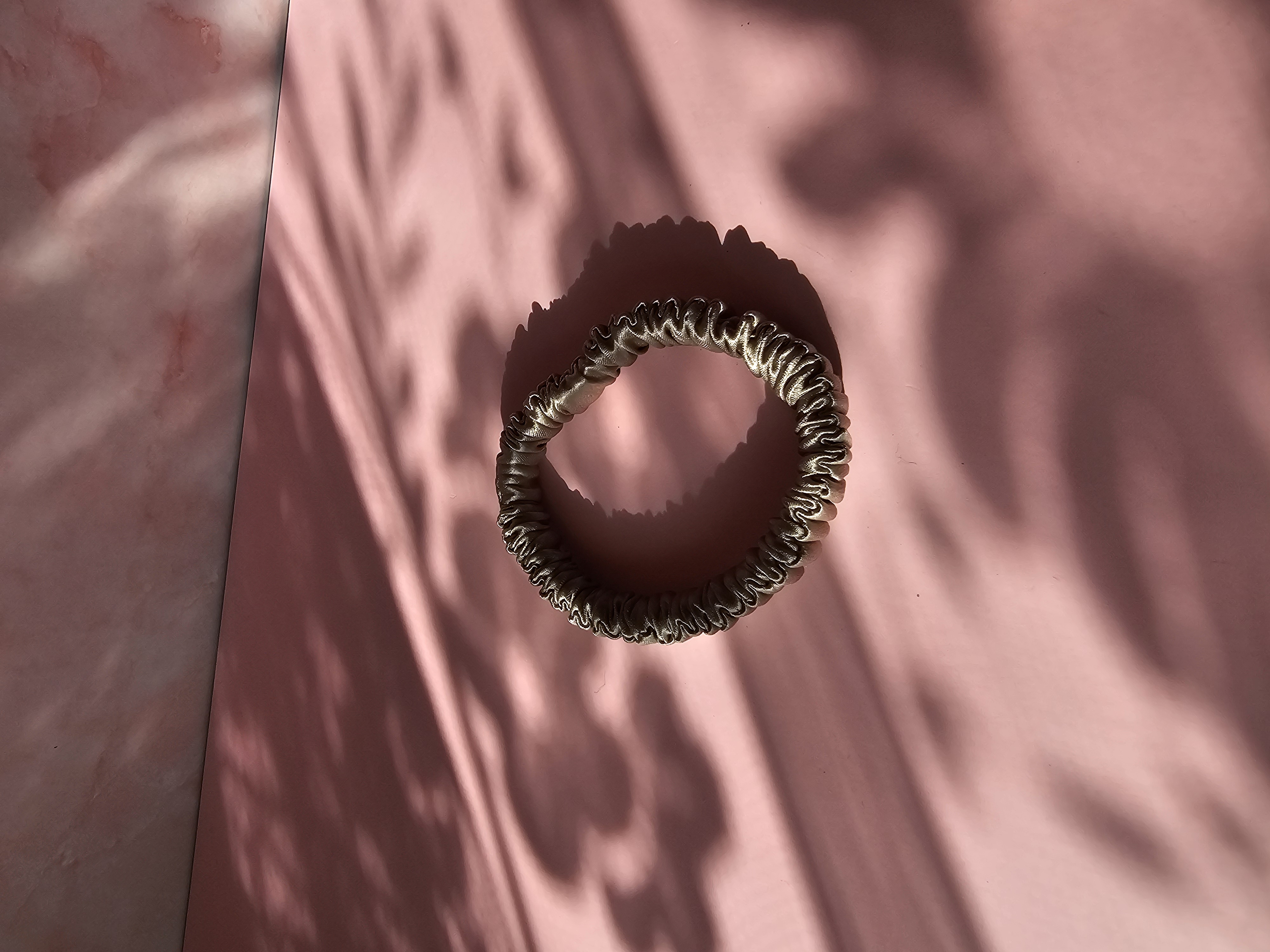 Mini šilkinė gumytė - šviesi ruda