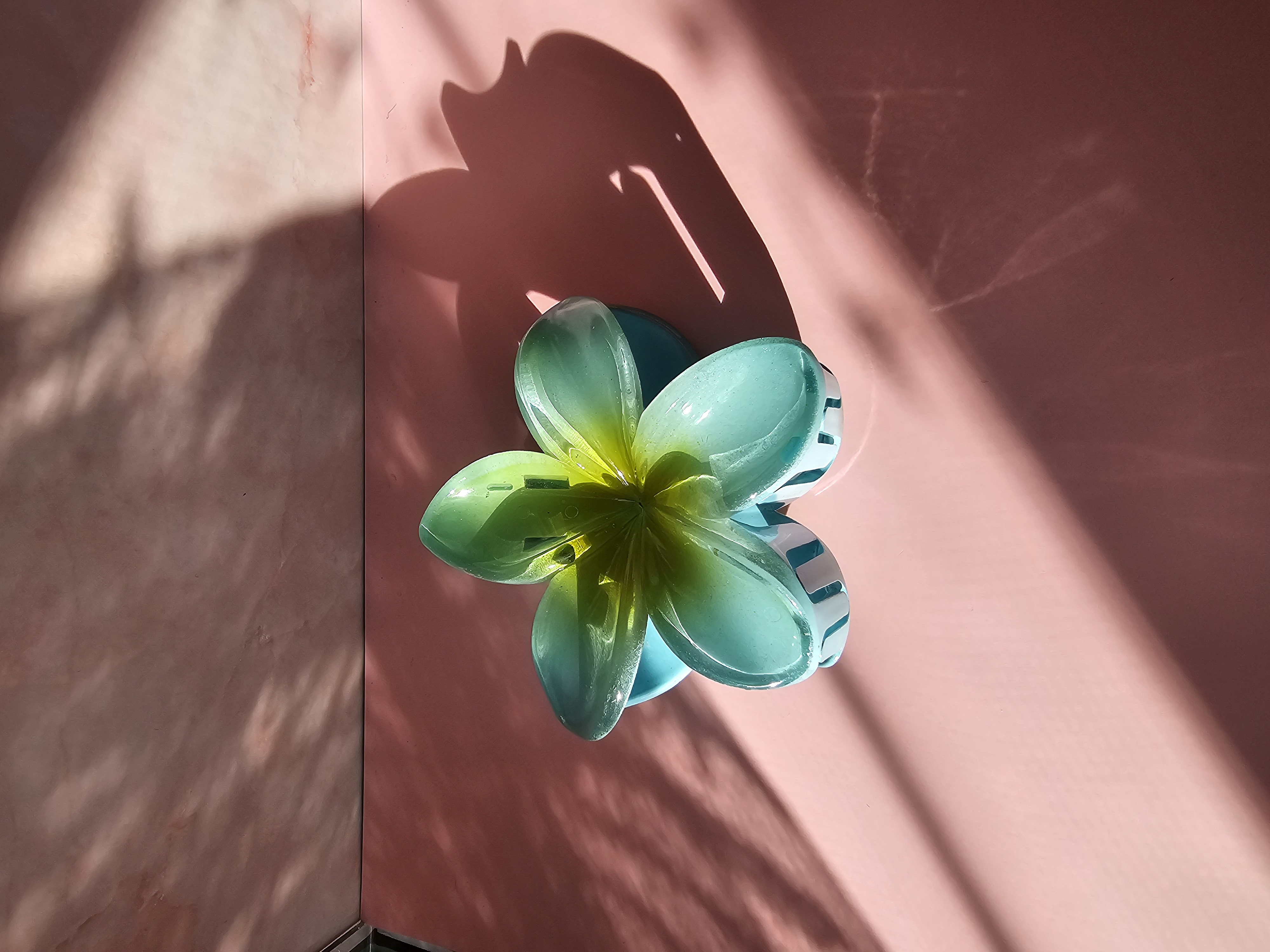 Plaukų segtukas - mėtinė havajų gėlė