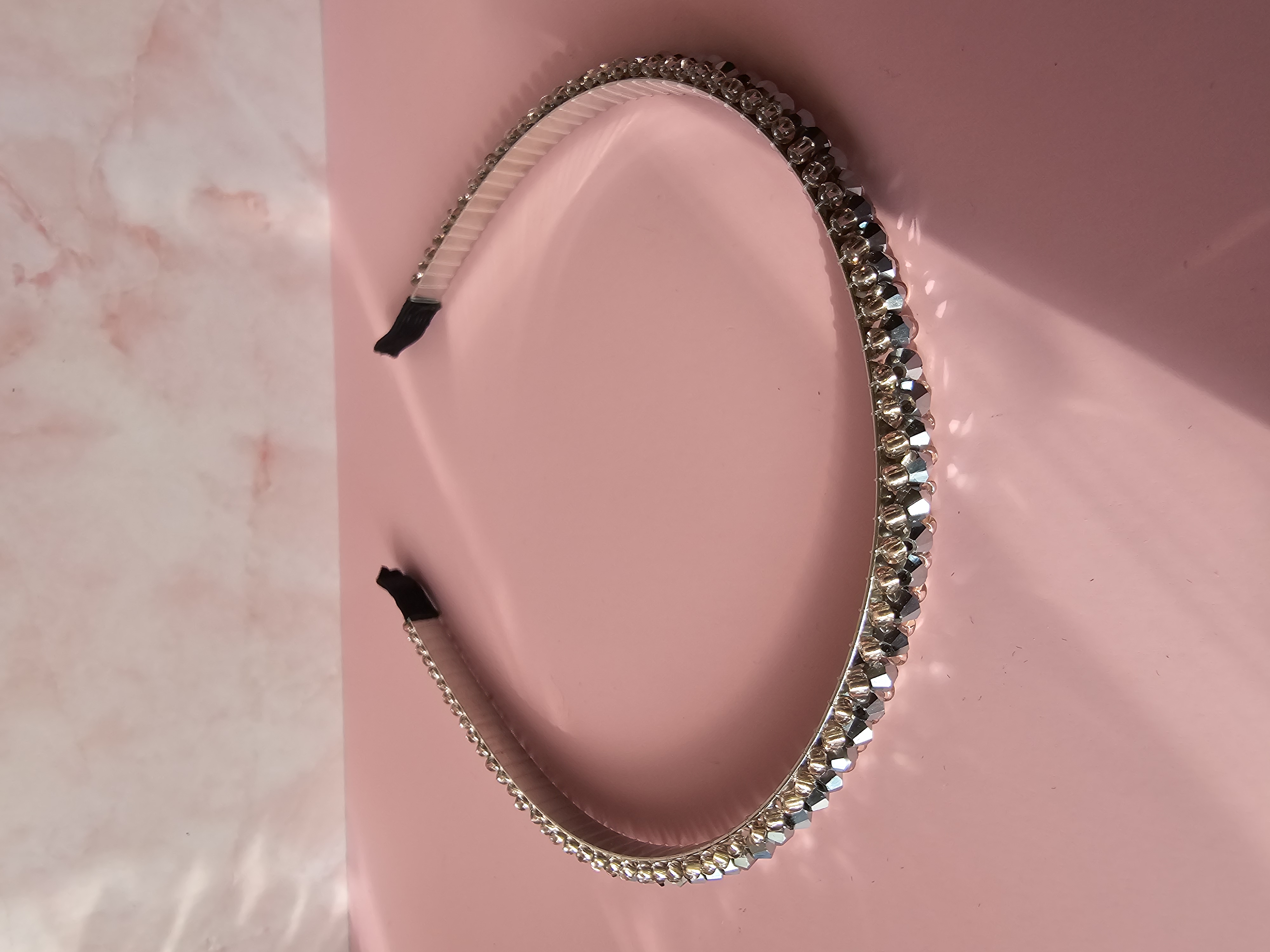 Sidabro spalvos lankelis su kristalais