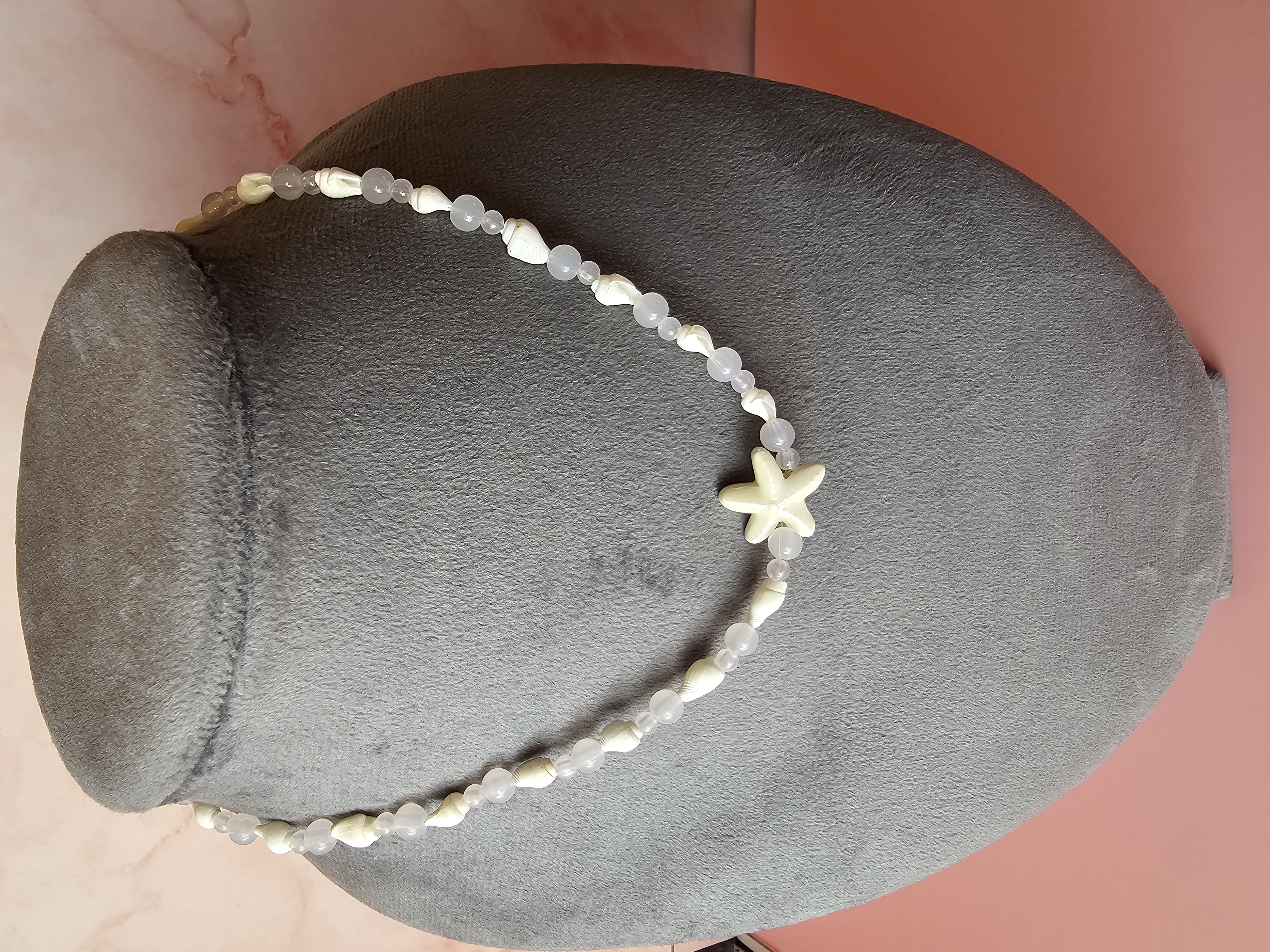 Kaklo vėrinys su kriauklėmis ir jūros žvaigžde