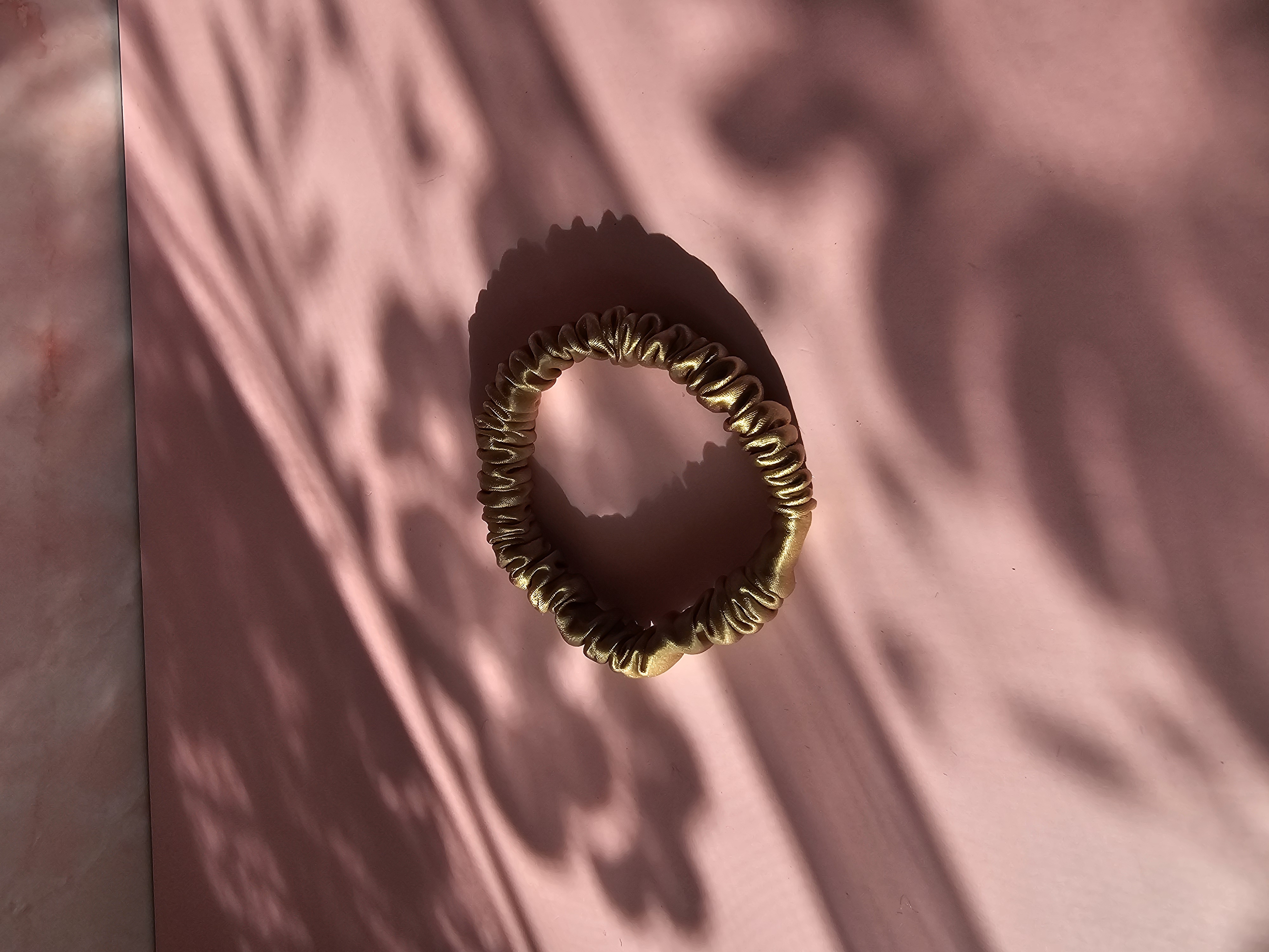 Mini šilkinė gumytė - šviesi ruda