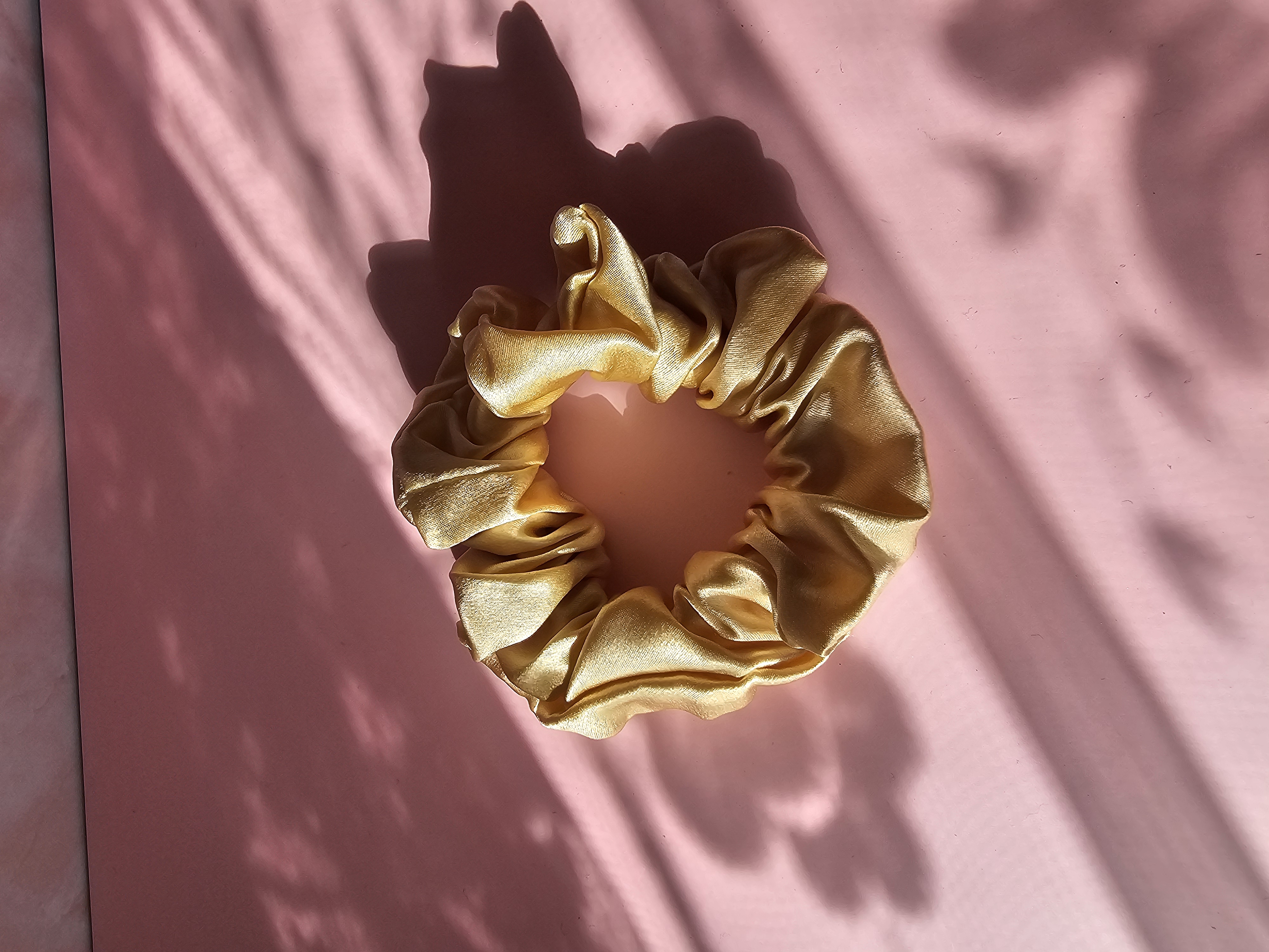 Maxi šilkinė gumytė - auksinė