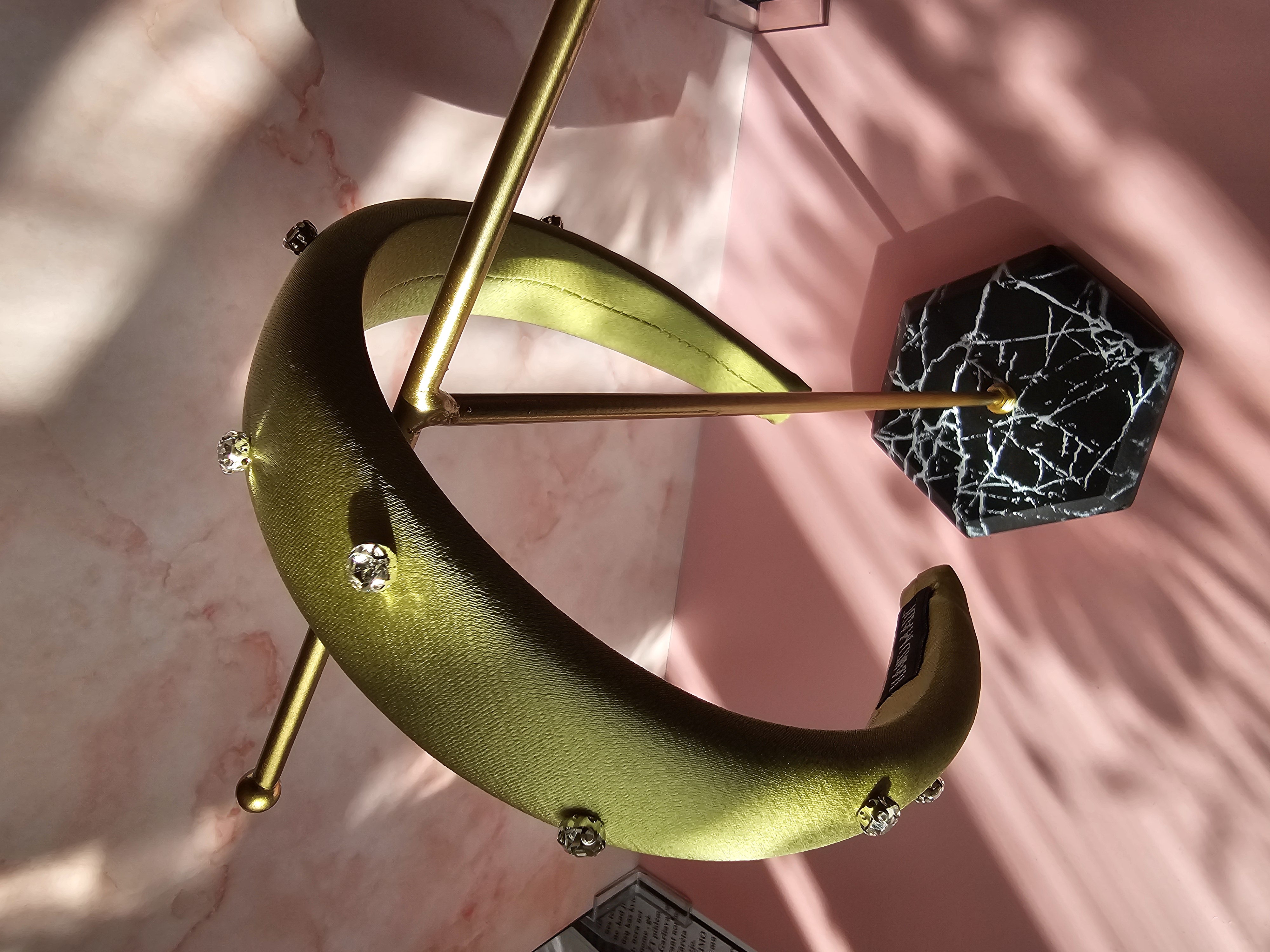 Sodrus žalios spalvos plaukų lankelis