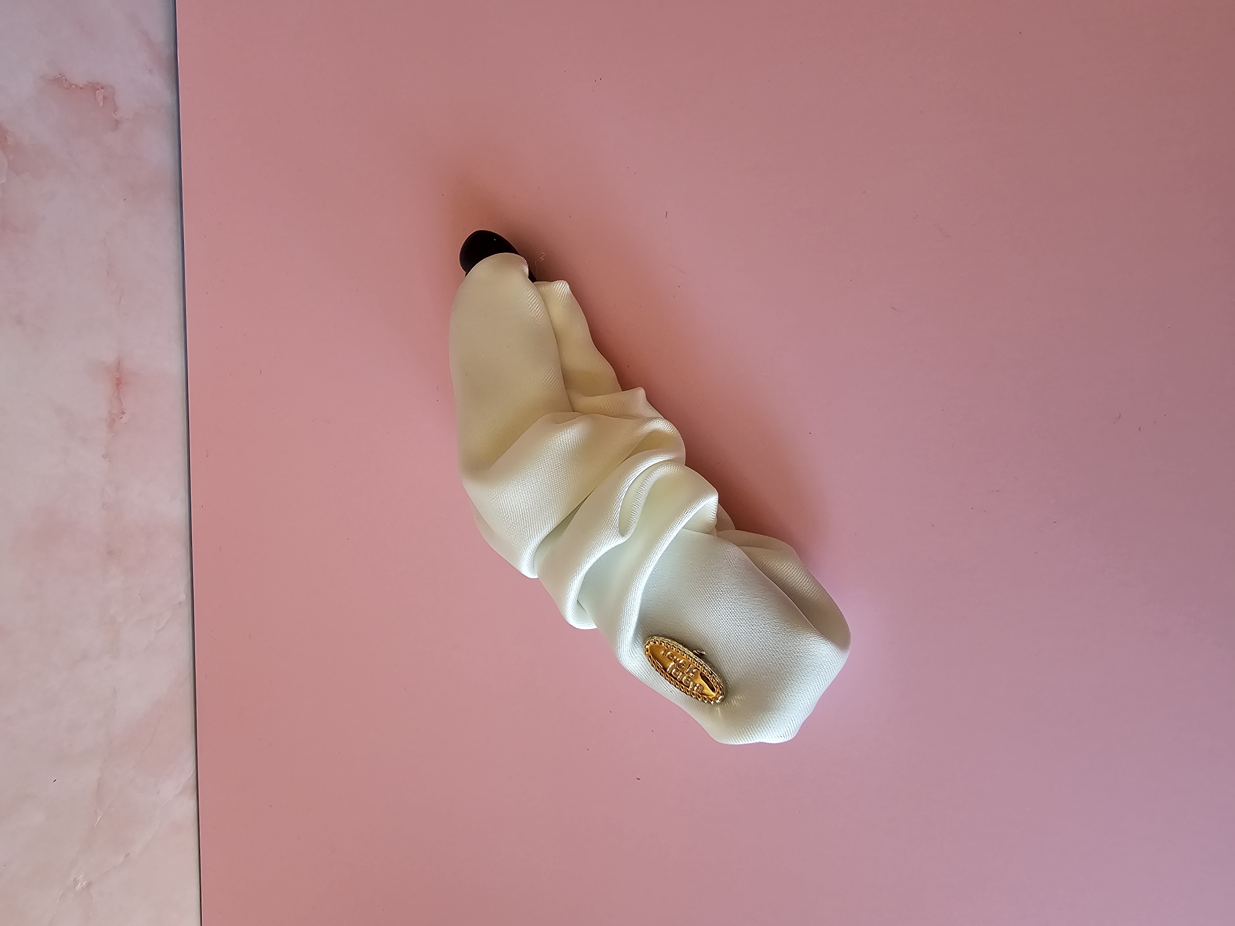 Plaukų segtukas - baltas satino žiogelis