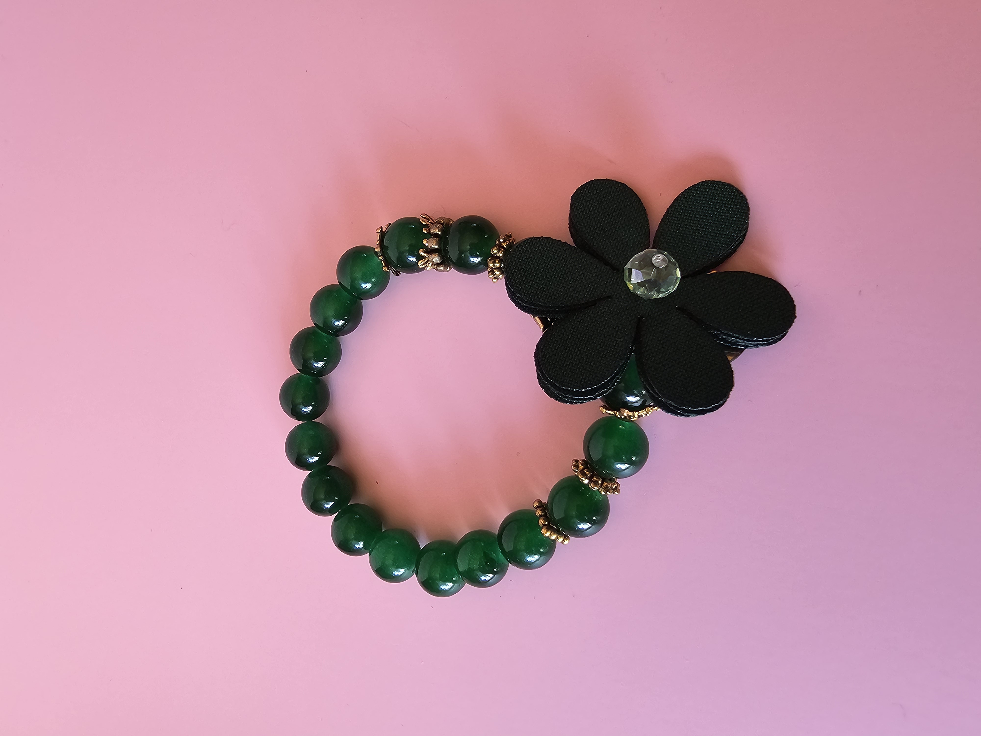 Žalia apyrankė su užrašu "Mamytei"