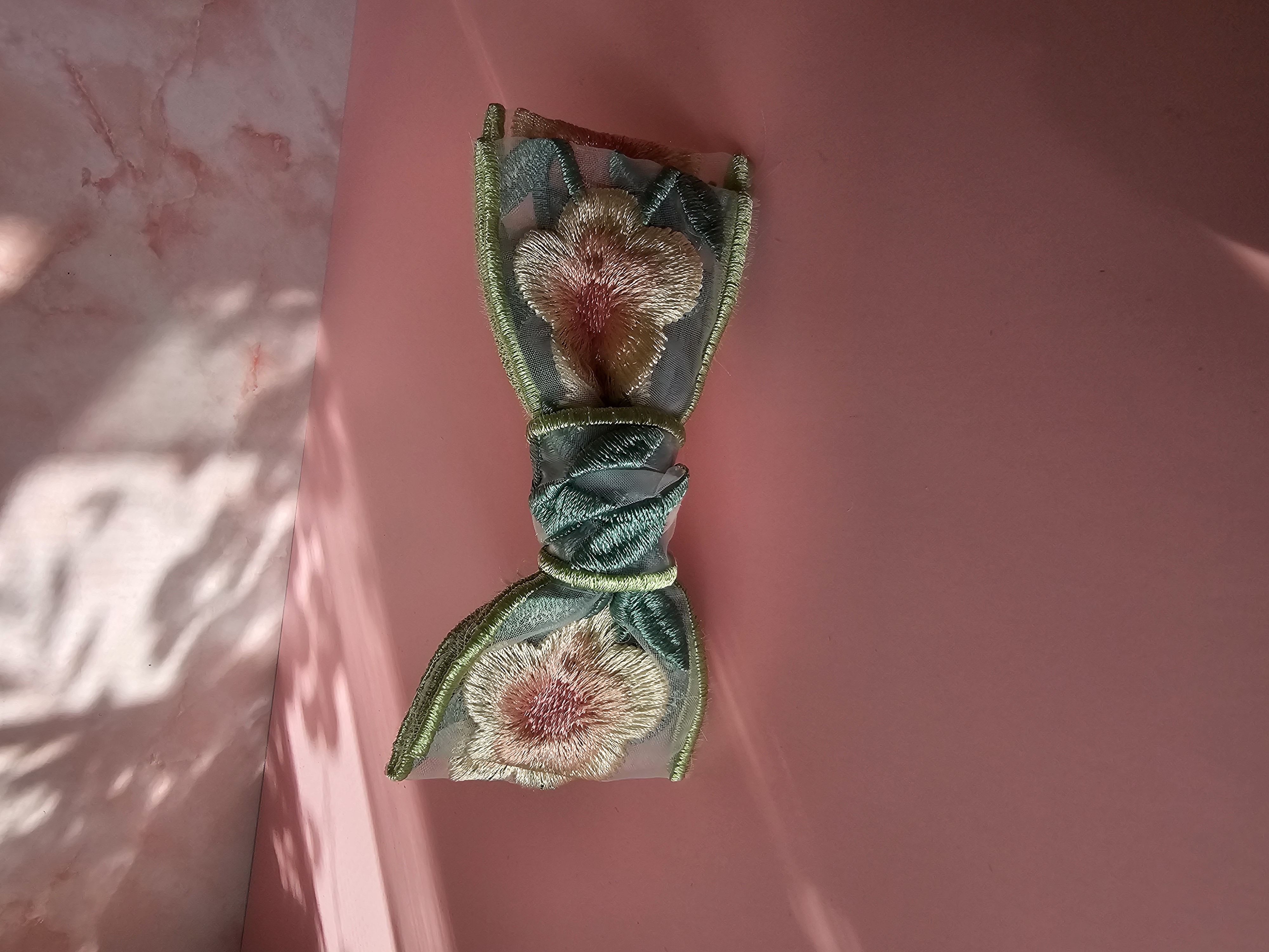 Plaukų segtukas kaspinas - žaliasis nėrinys