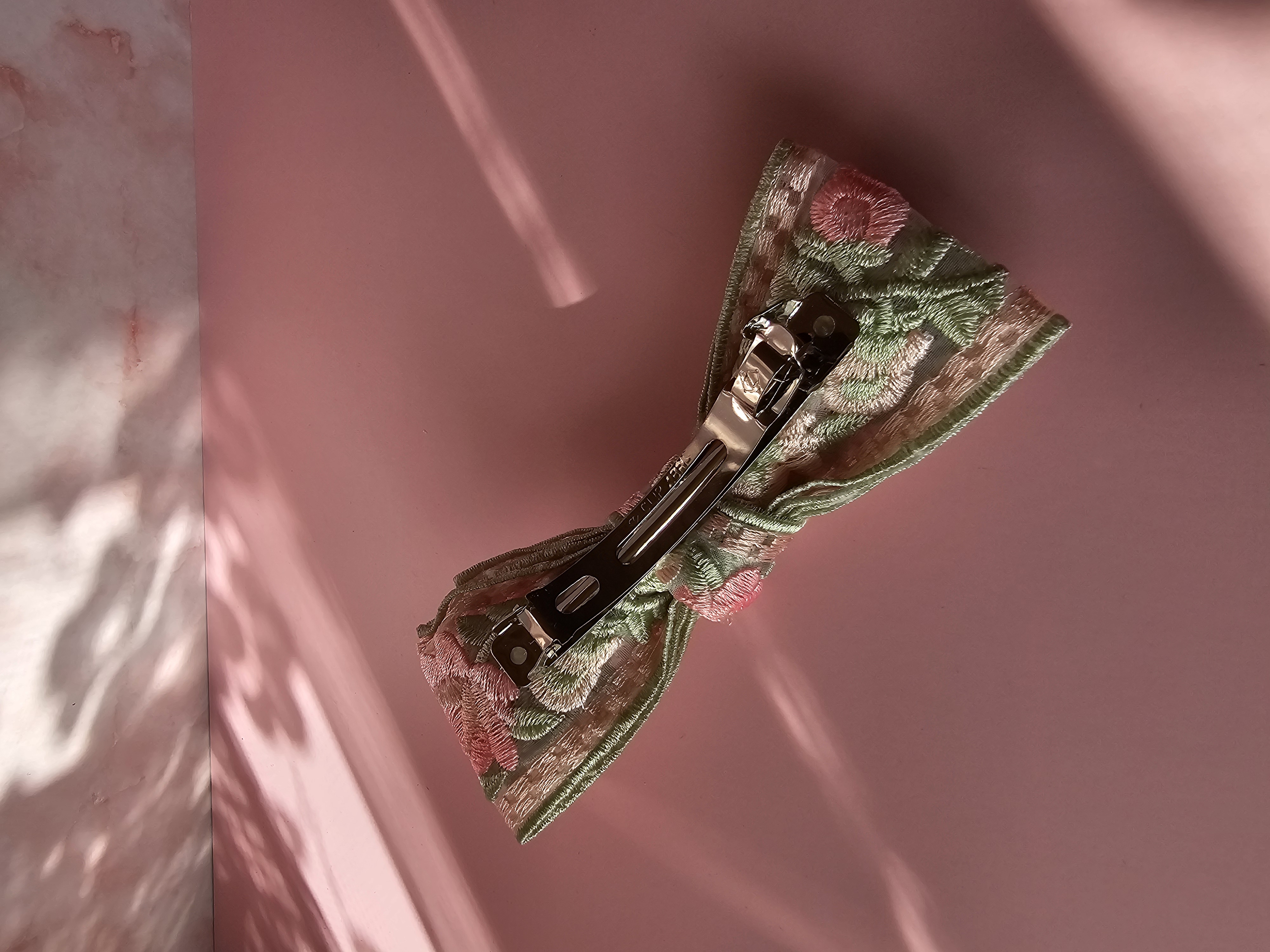 Plaukų segtukas kaspinas - nėriniai žalia ir rožinė