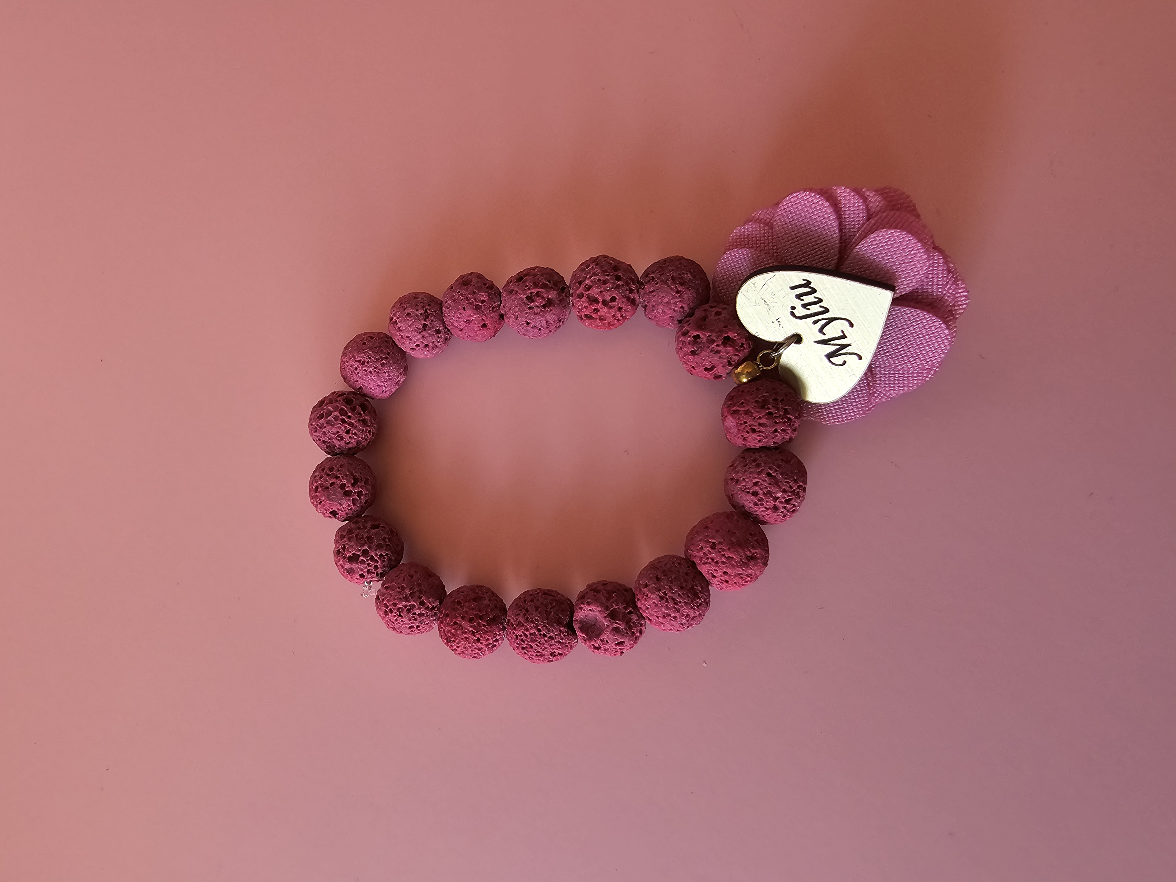 Rožinė apyrankė su užrašu "Myliu"