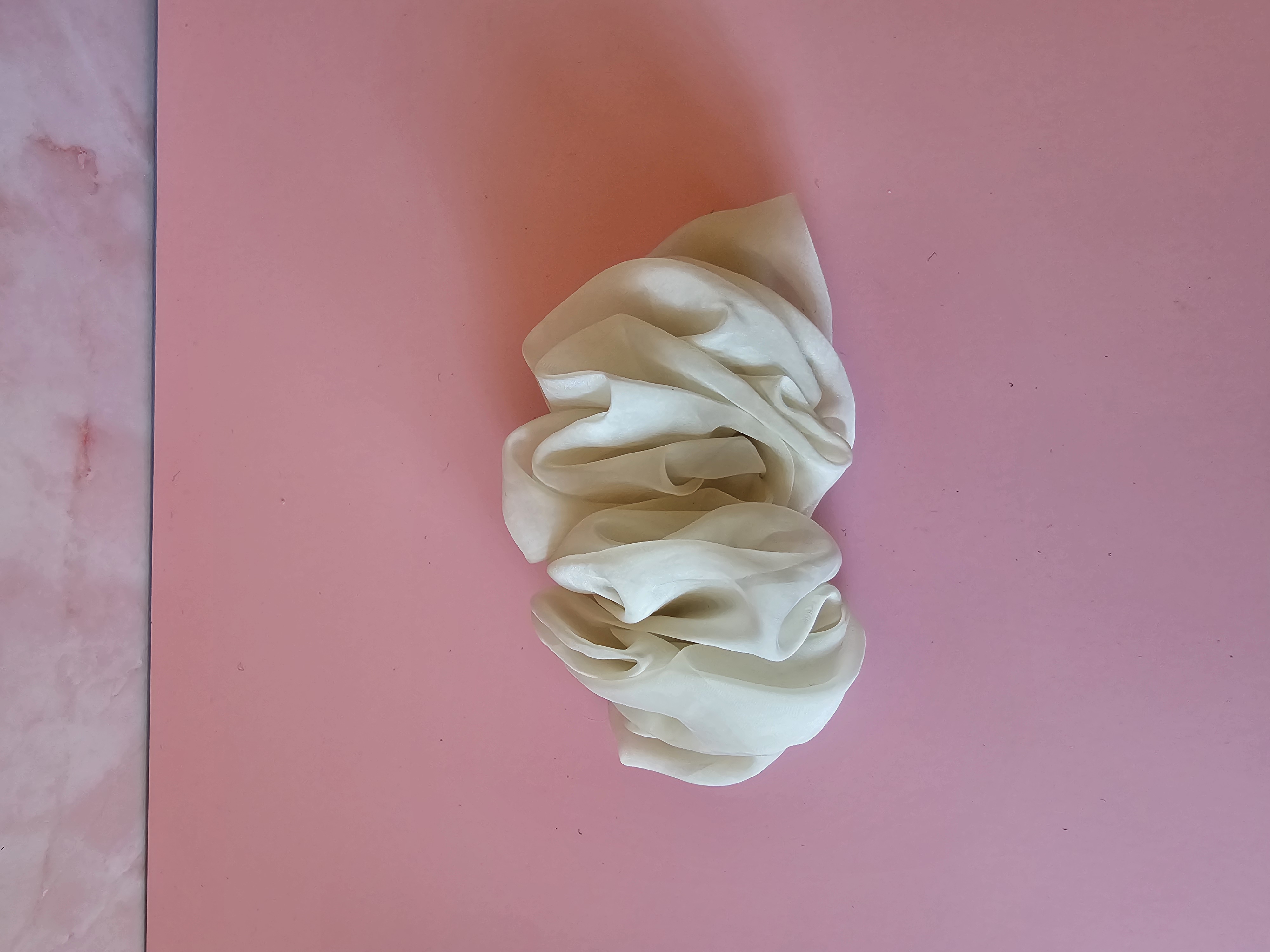 Plaukų segtukas kruasanas - baltas