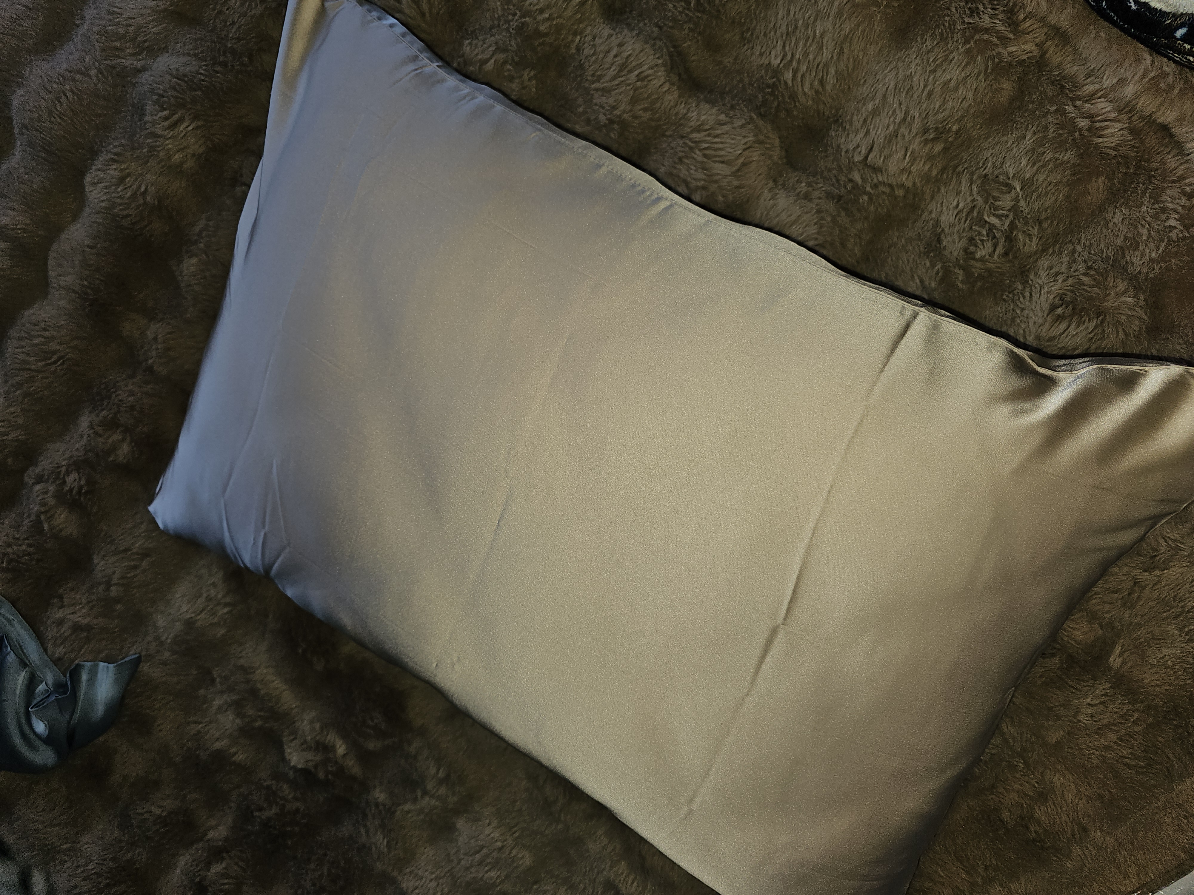 Šilko pagalvės užvalkalas švelniai ruda