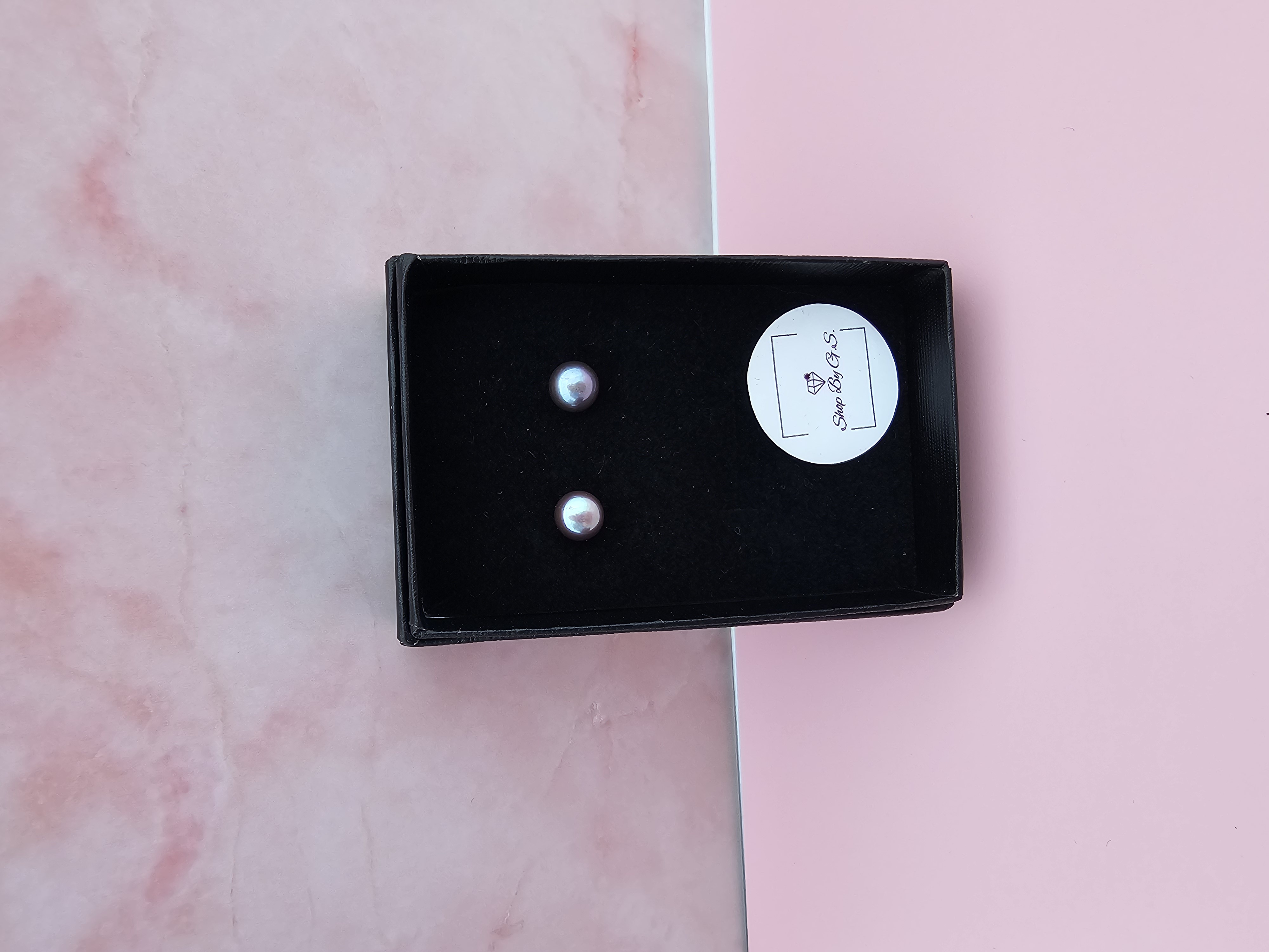 Auskariukai su tamsiu upiniu perlu