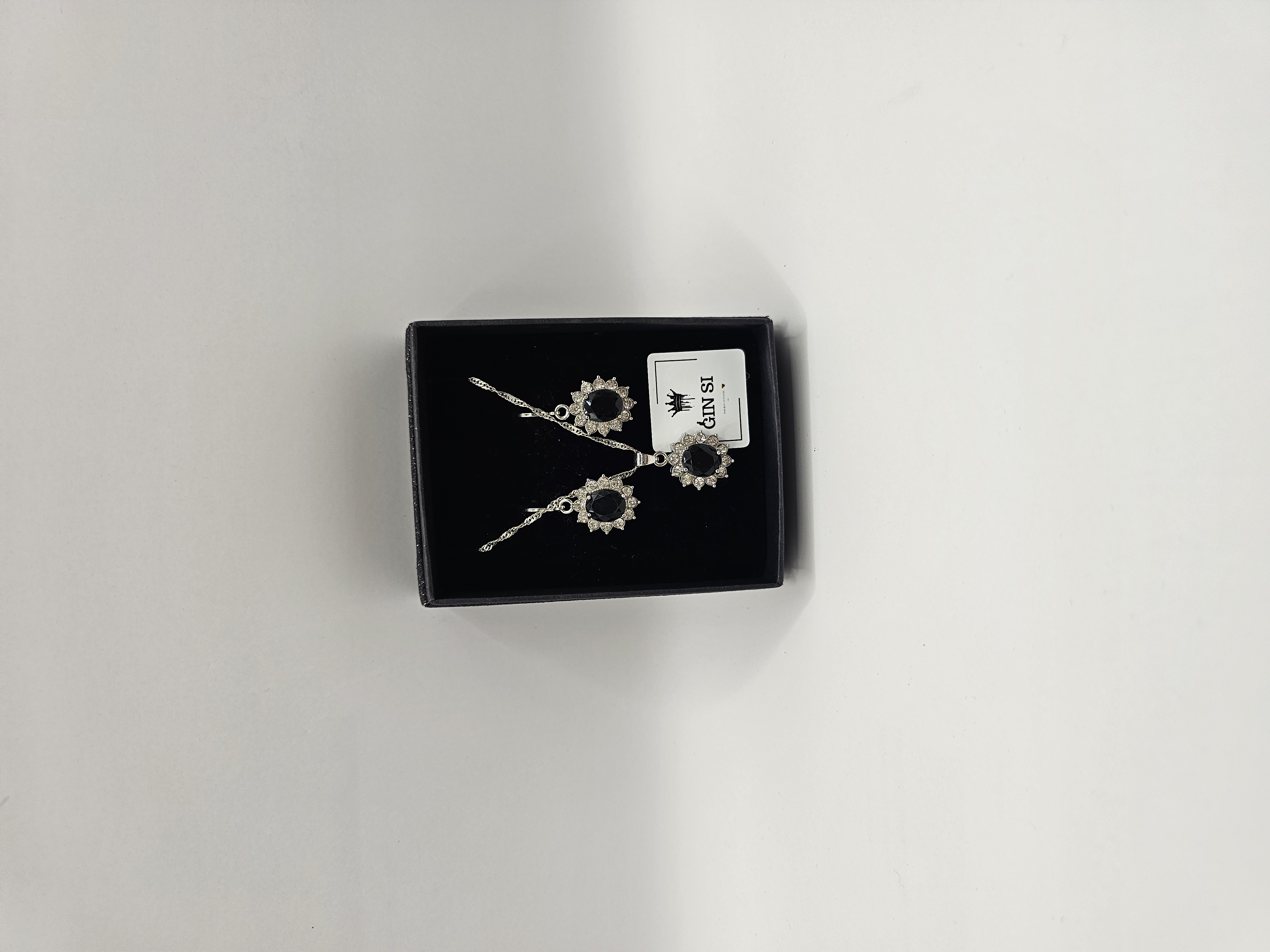 Papuošalų rinkinys - juoda karališkoji gėlė