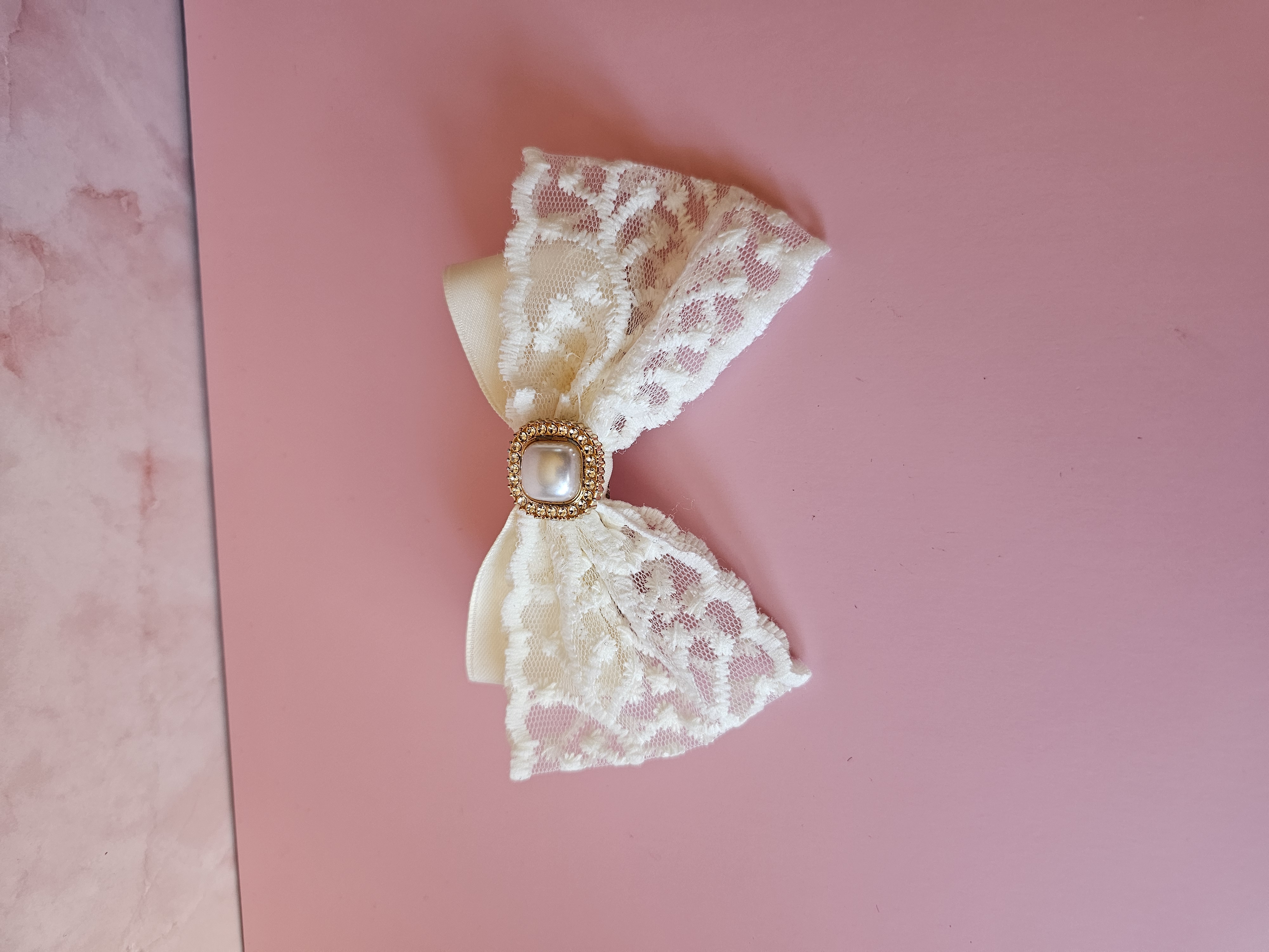 Plaukų segtukas kaspinas - baltas puošnus su nėriniais