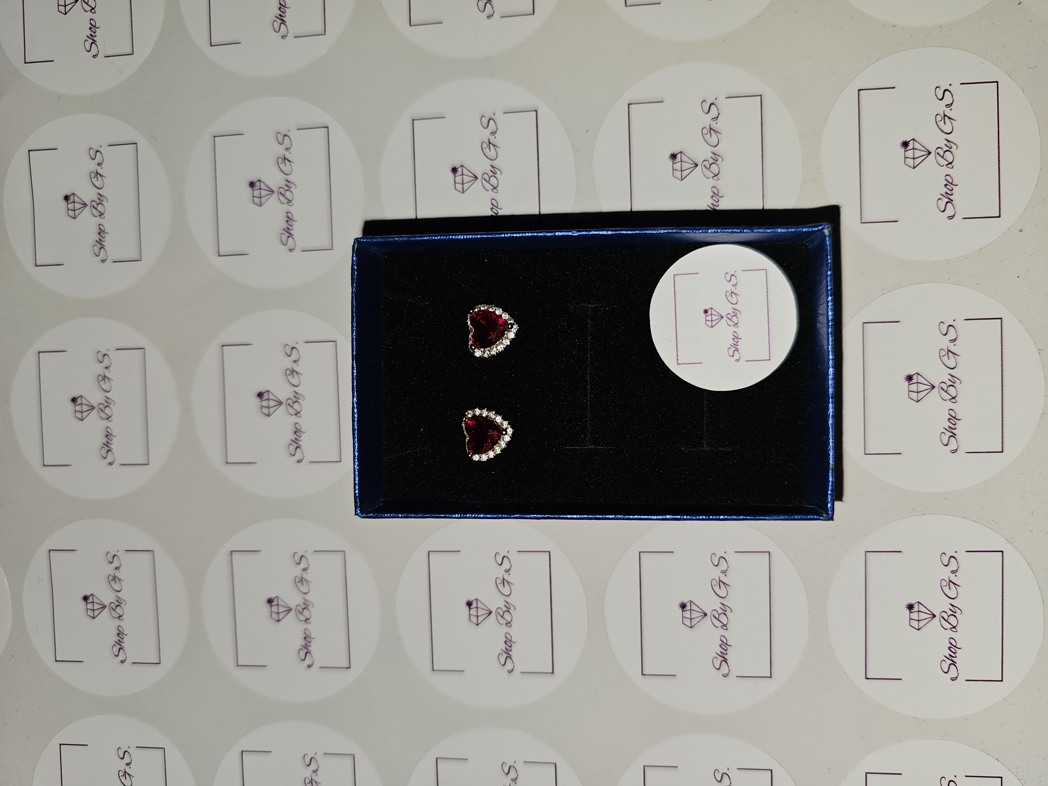 Auskarai širdelės su raudonu cirkoniu